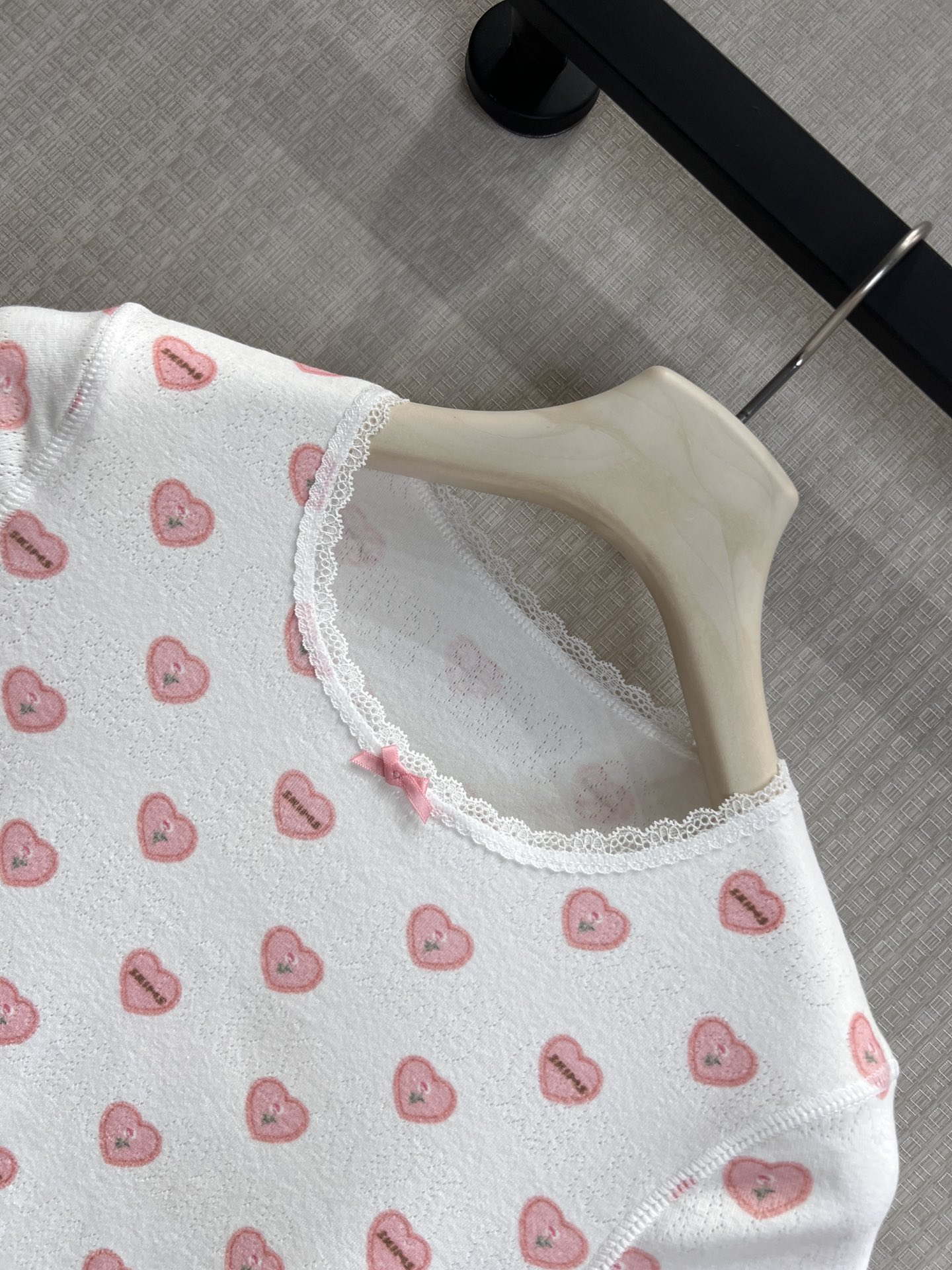 スキムズ グラフィックプリント フローラル バタフライ レーストリム ニットTシャツ 画像 5