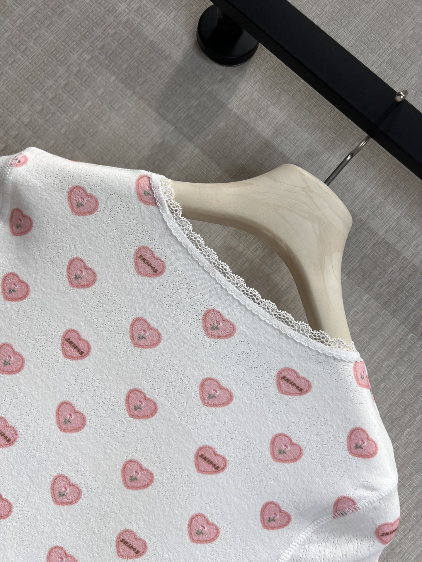 スキムズ グラフィックプリント フローラル バタフライ レーストリム ニットTシャツ 画像 6