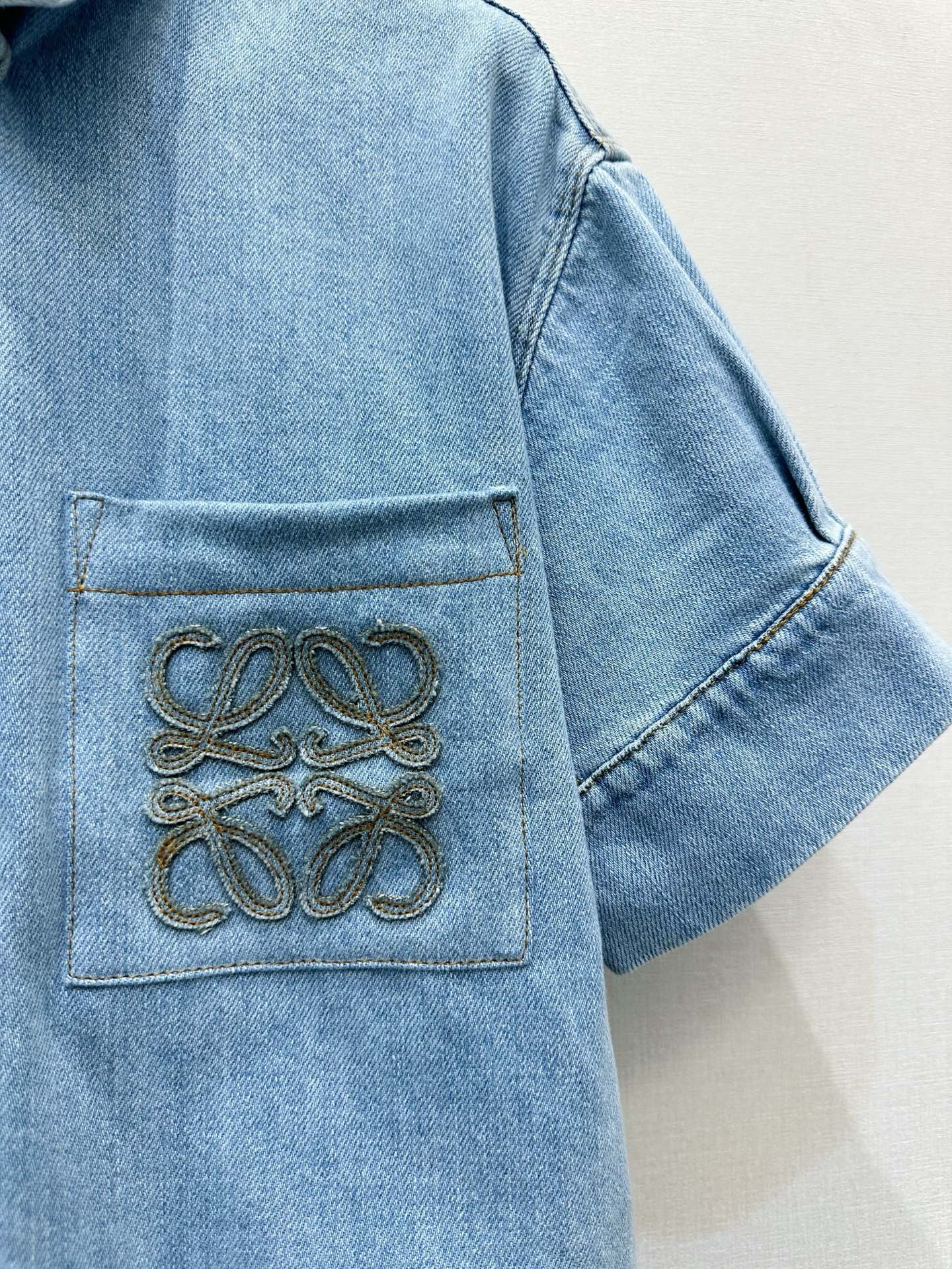 ロエベ ライトブルー グラフィックプリント ロゴ刺繍 デニム ポケットディテール シャツ 画像 7