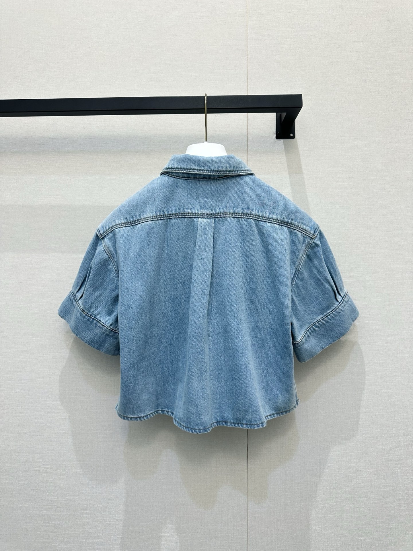 ロエベ ライトブルー グラフィックプリント ロゴ刺繍 デニム ポケットディテール シャツ 画像 8