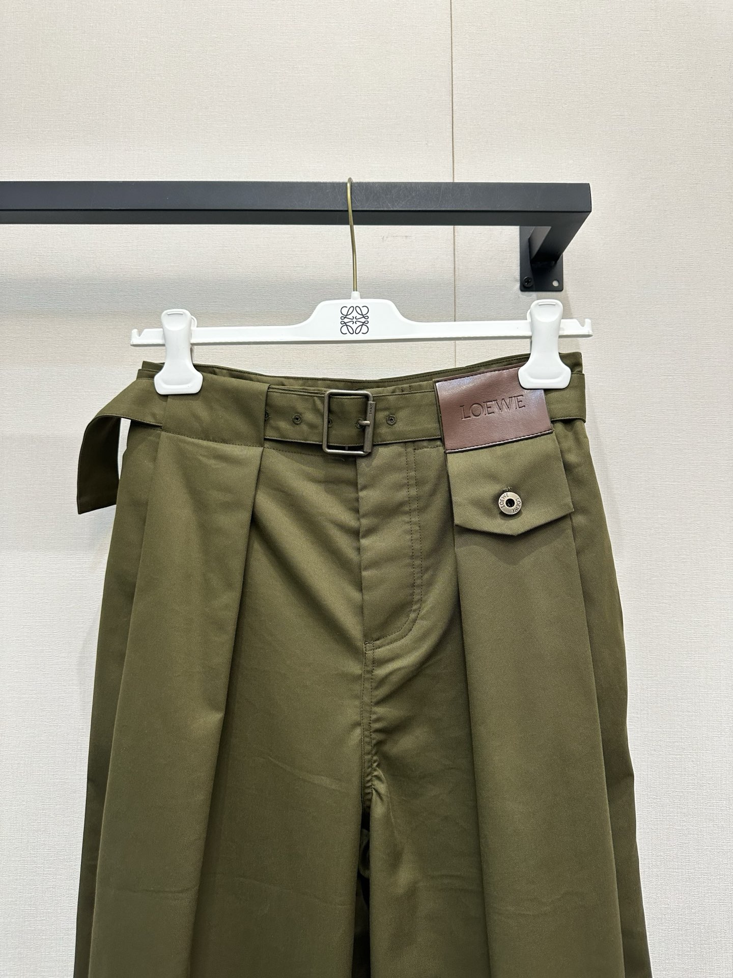 ロエベ オリーブグリーン ワイドパンツ 画像 4