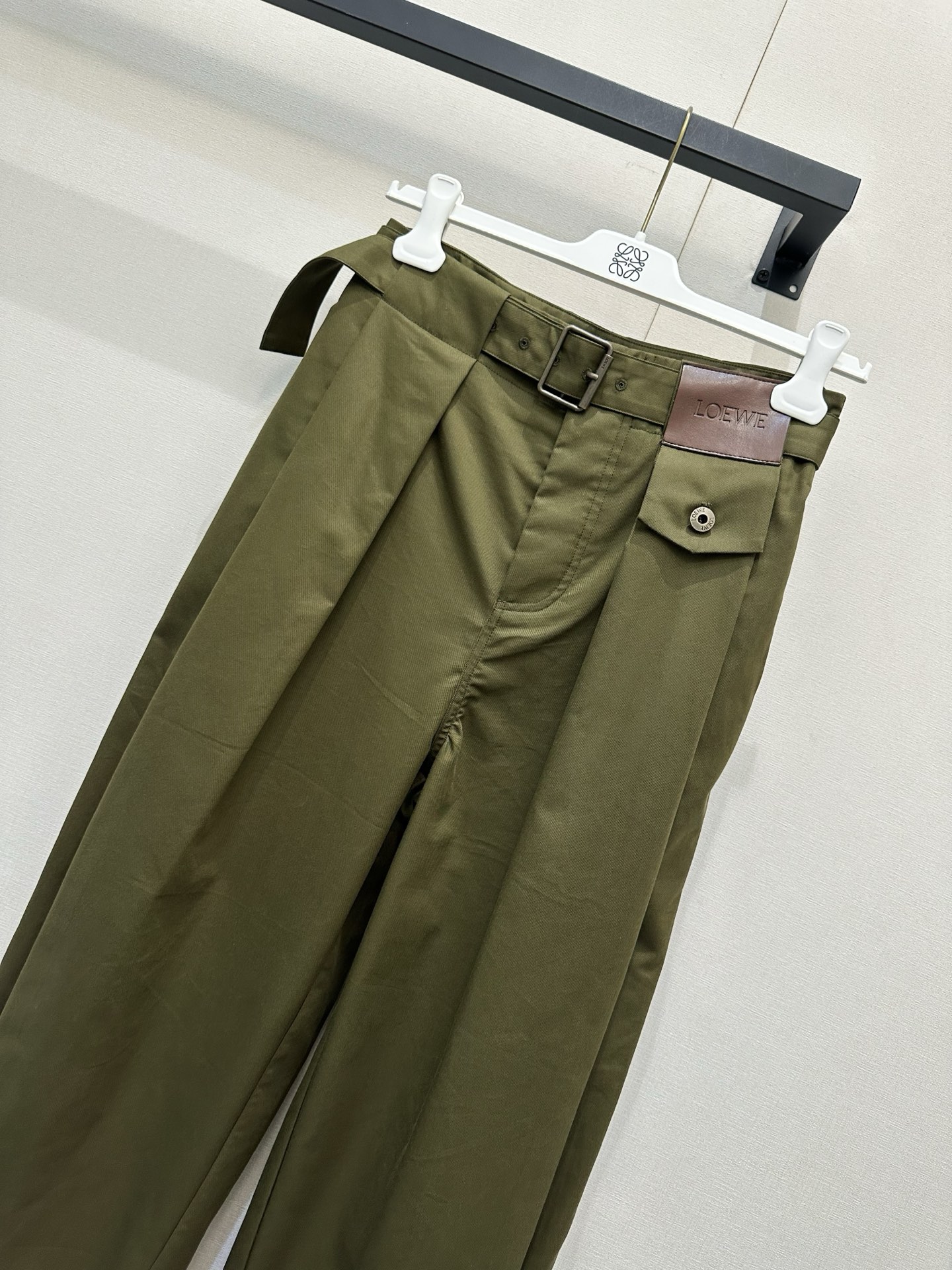ロエベ オリーブグリーン ワイドパンツ 画像 6