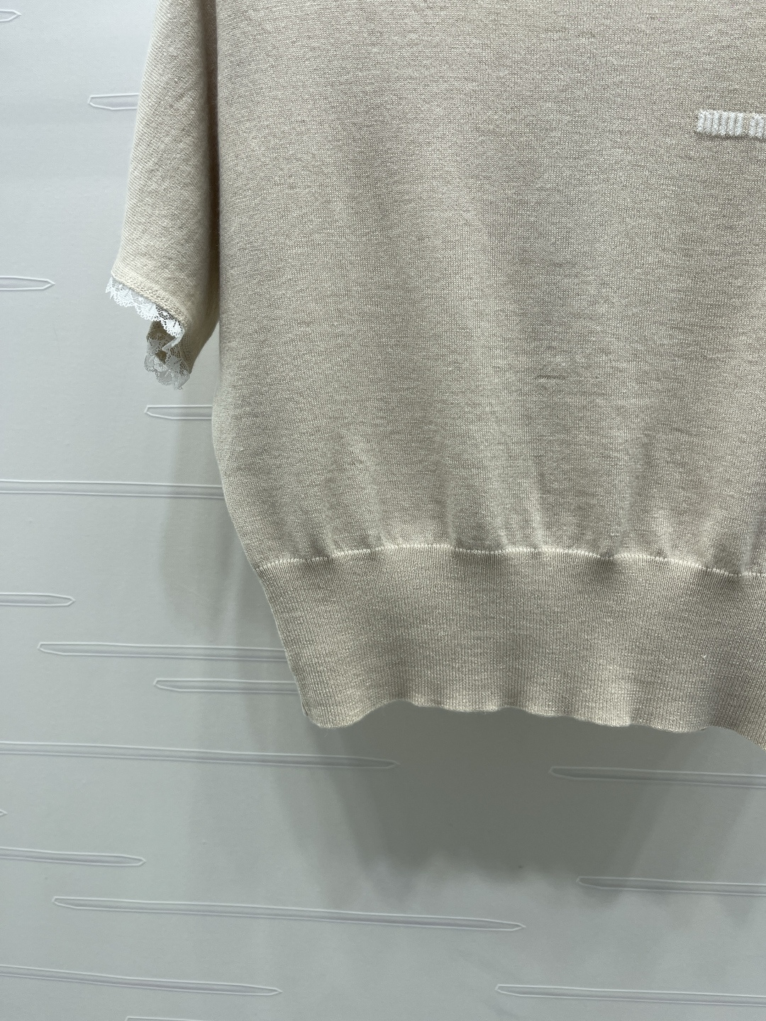ミュウミュウ フローラル ロゴ刺繍 レーストリム クロップド ニットTシャツ 画像 6