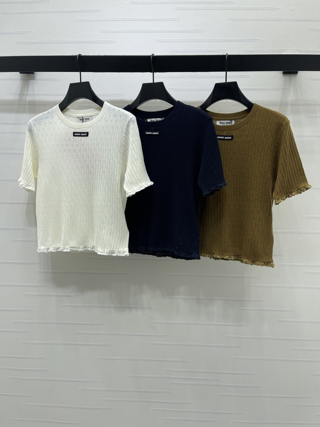 ミュウミュウ フローラル ロゴ刺繍 透かし編み レーストリム ニットTシャツ 詳細画像 2