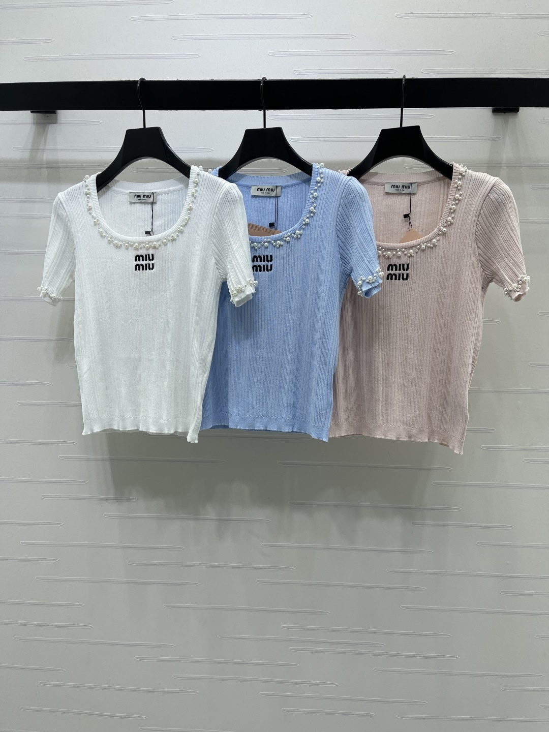 ミュウミュウ ロゴ刺繍 クリスタル装飾 ニットTシャツ 詳細画像 1