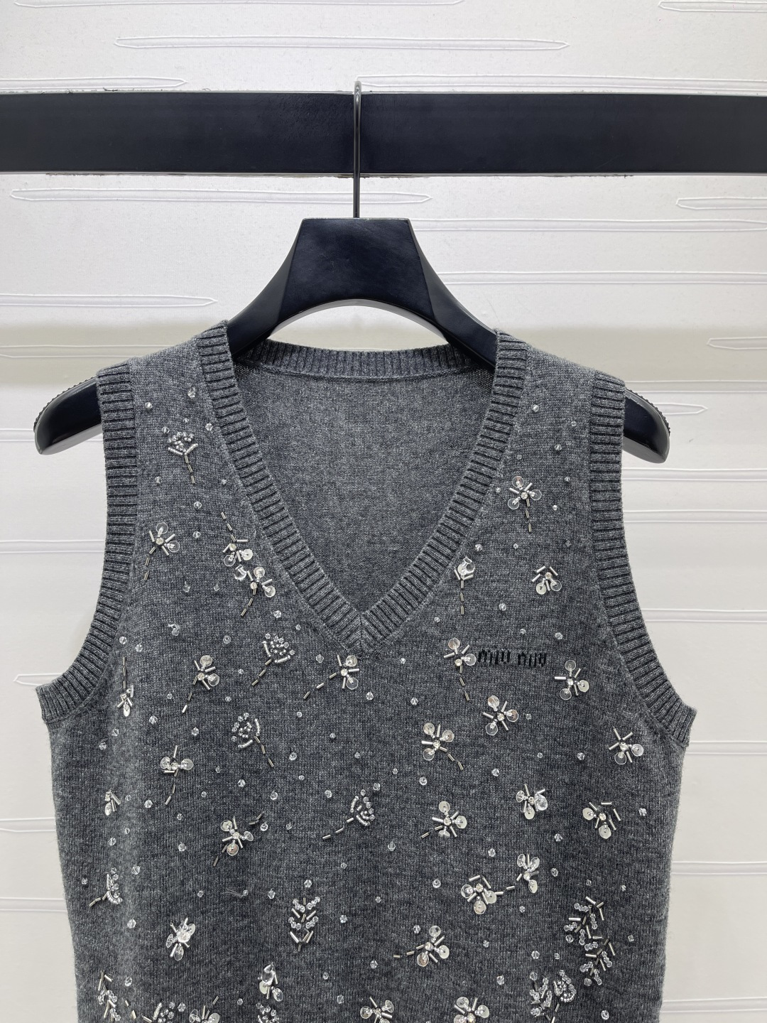 ミュウミュウ グラフィックプリント フローラル ロゴ刺繍 クリスタル装飾 ニットタンクトップ 画像 4