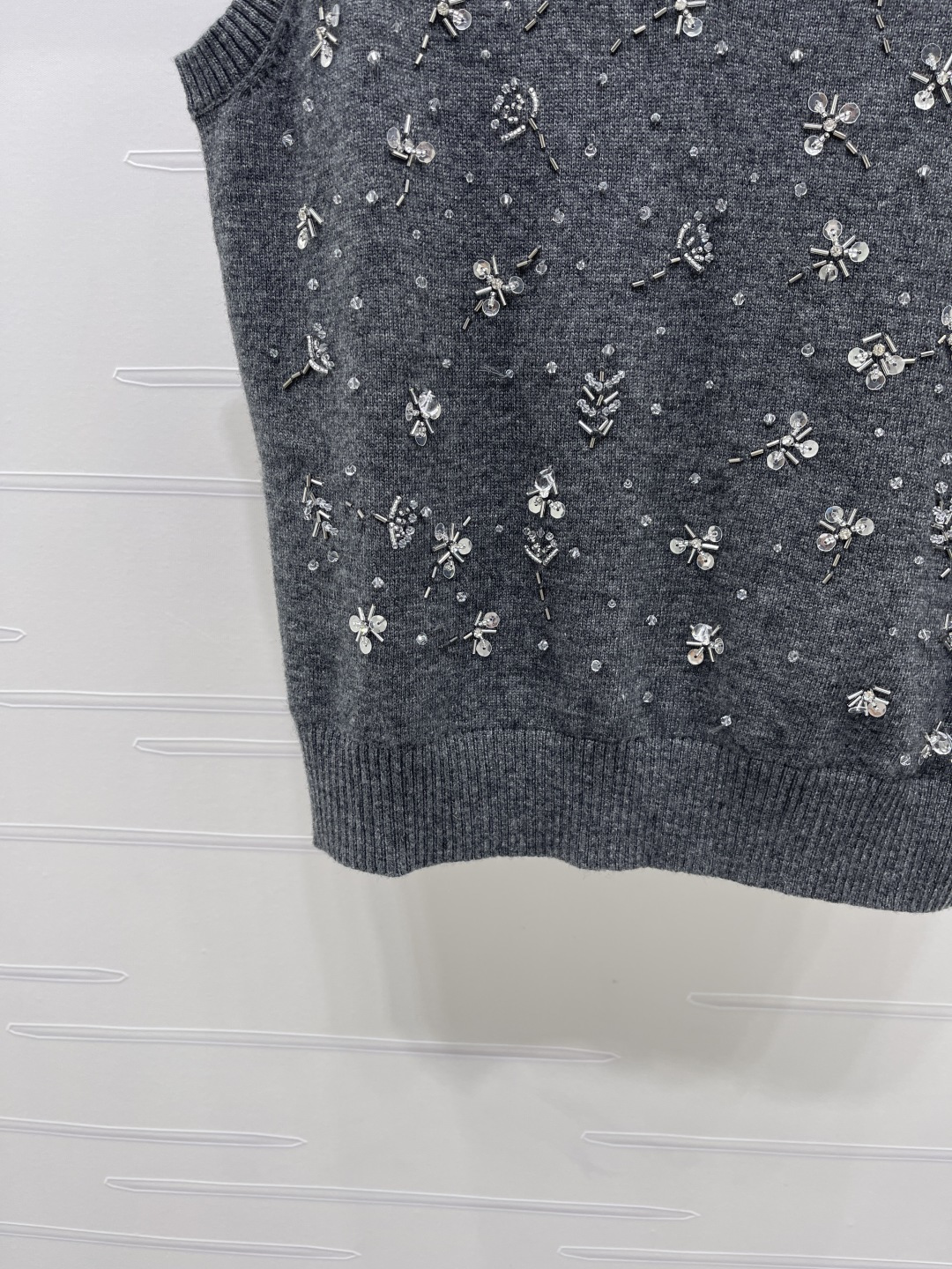 ミュウミュウ グラフィックプリント フローラル ロゴ刺繍 クリスタル装飾 ニットタンクトップ 画像 6