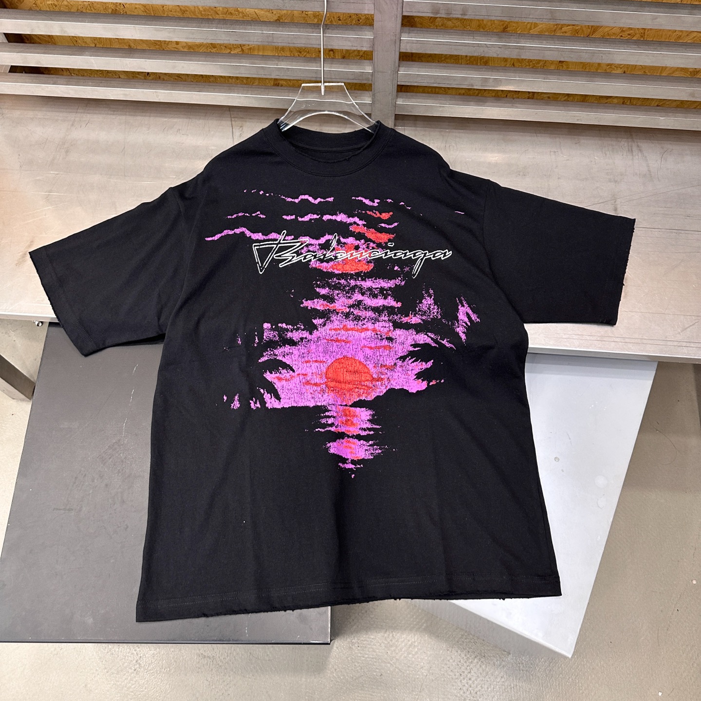 バレンシアガ ペイントロゴ ウォッシュド Tシャツ 画像 4