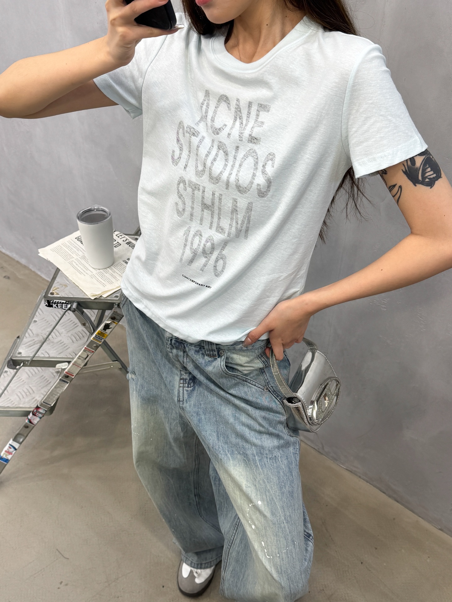 アクネ ストゥディオズ ウォッシュド グラフィック Tシャツ 画像 8