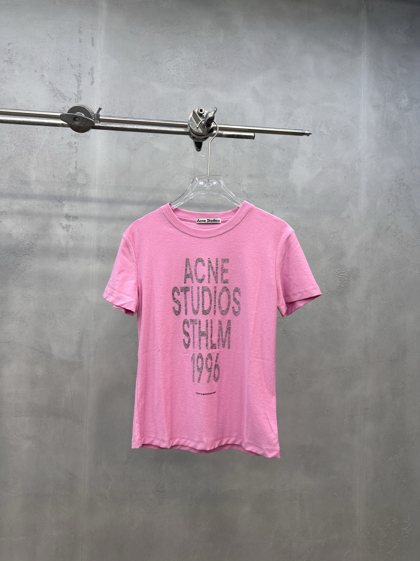 アクネ ストゥディオズ ロゴ ウォッシュ加工ピンクTシャツ 詳細画像 1