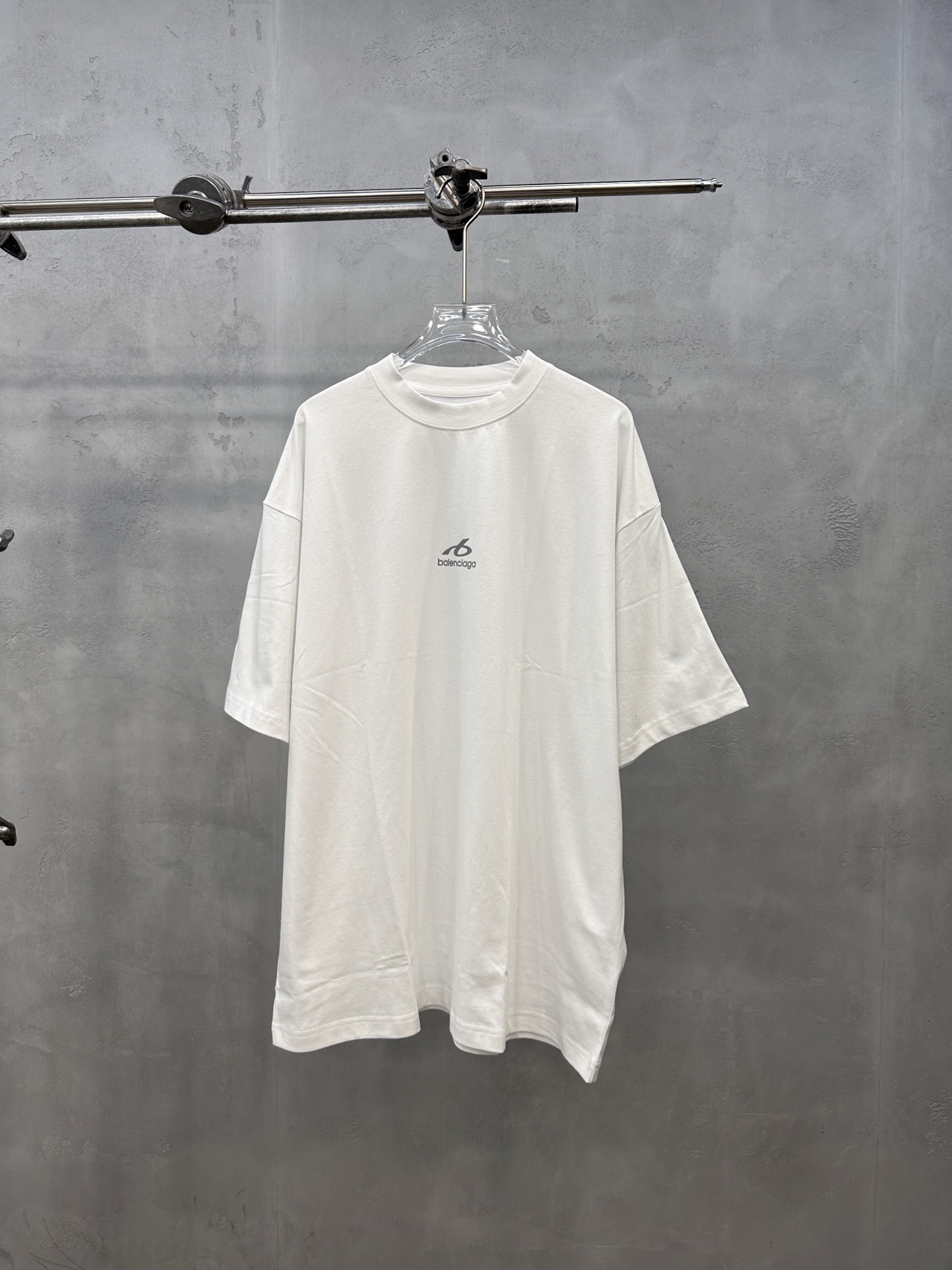 バレンシアガ スモールロゴ ウォッシュド Tシャツ 詳細画像 1