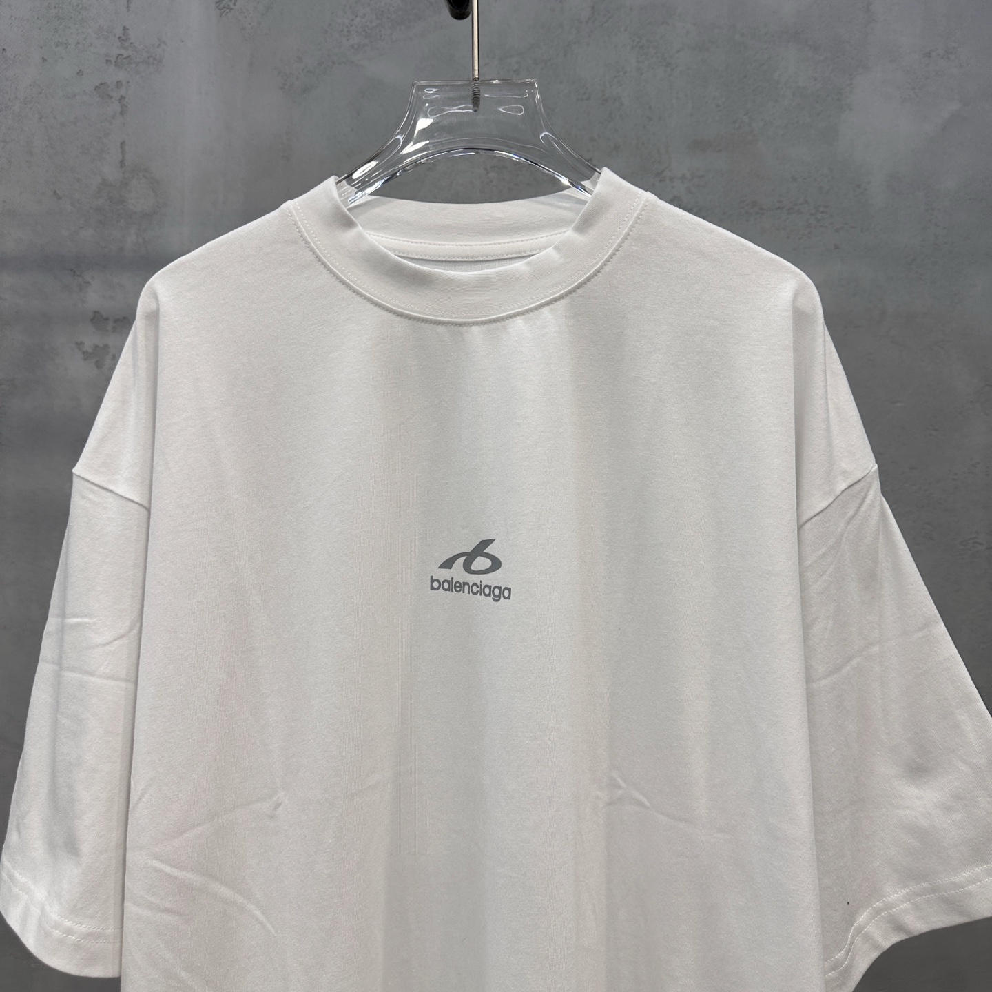 バレンシアガ スモールロゴ ウォッシュド Tシャツ 詳細画像 2