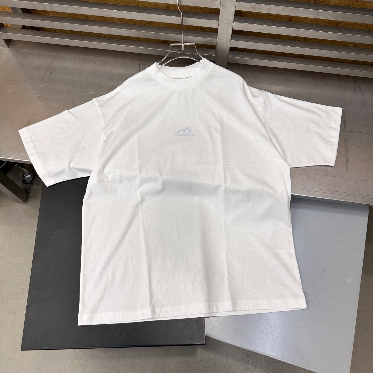 バレンシアガ スモールロゴ ウォッシュド Tシャツ 画像 4