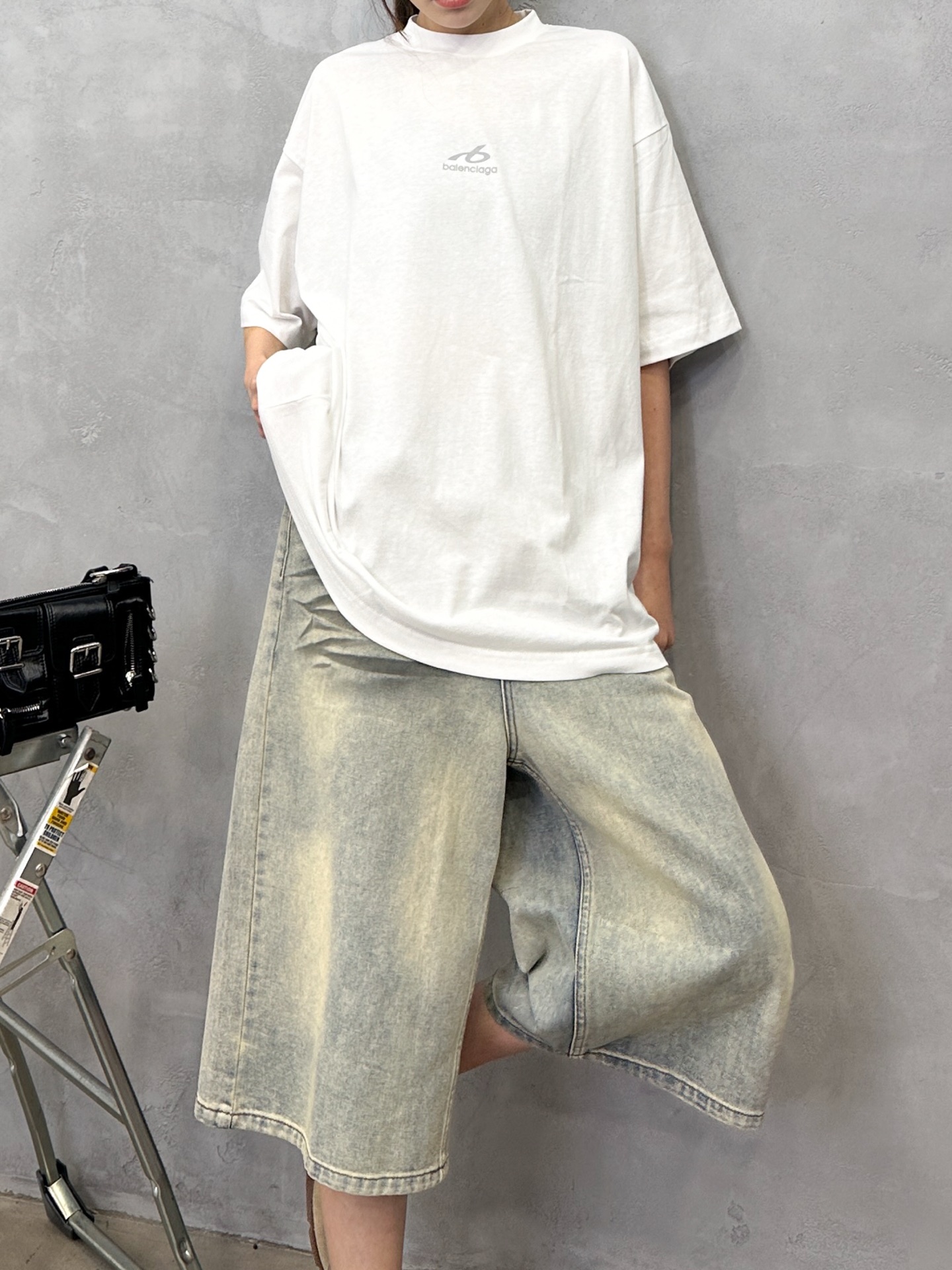 バレンシアガ スモールロゴ ウォッシュド Tシャツ 画像 9