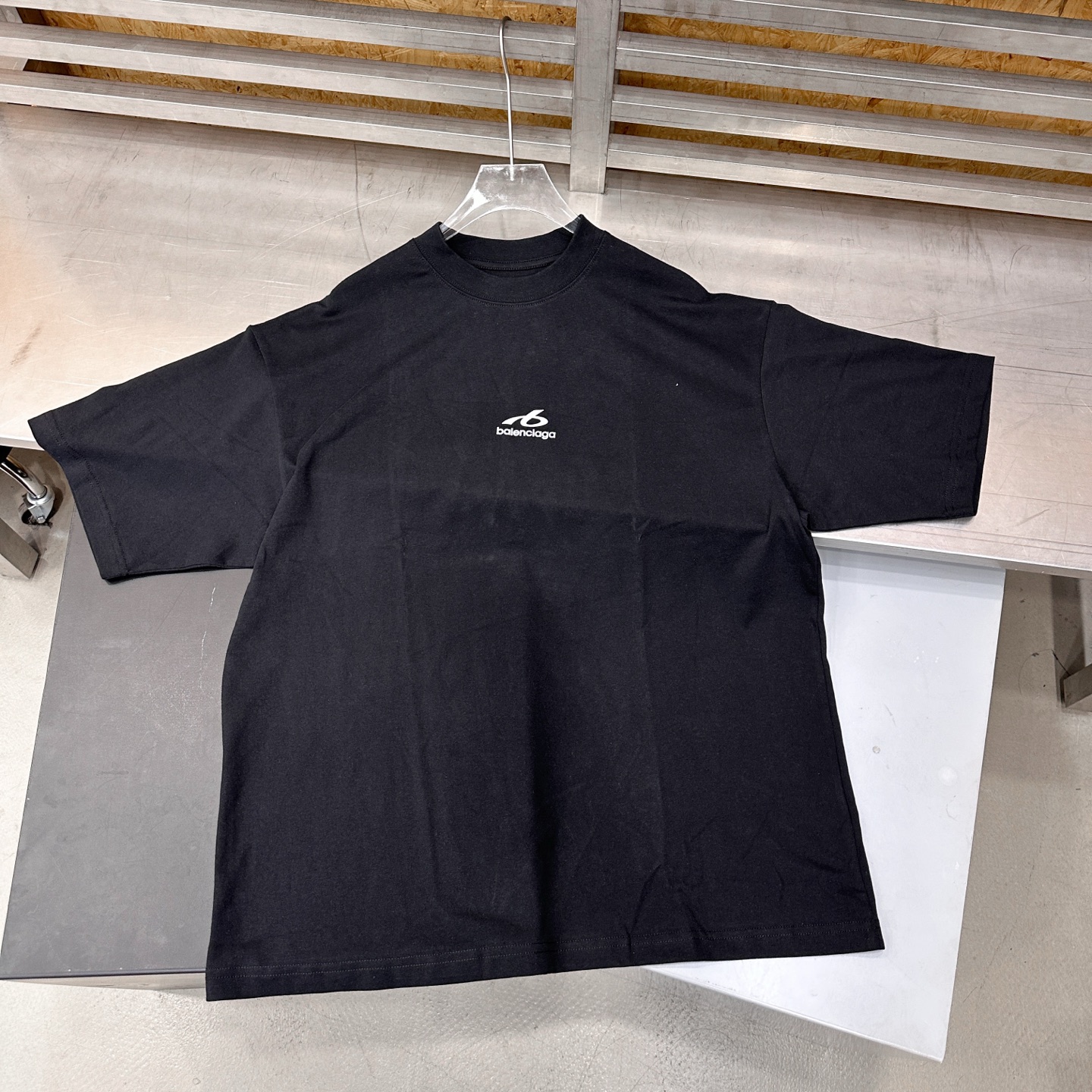 バレンシアガ リフレクティブ グラフィック ウォッシュド Tシャツ 画像 4