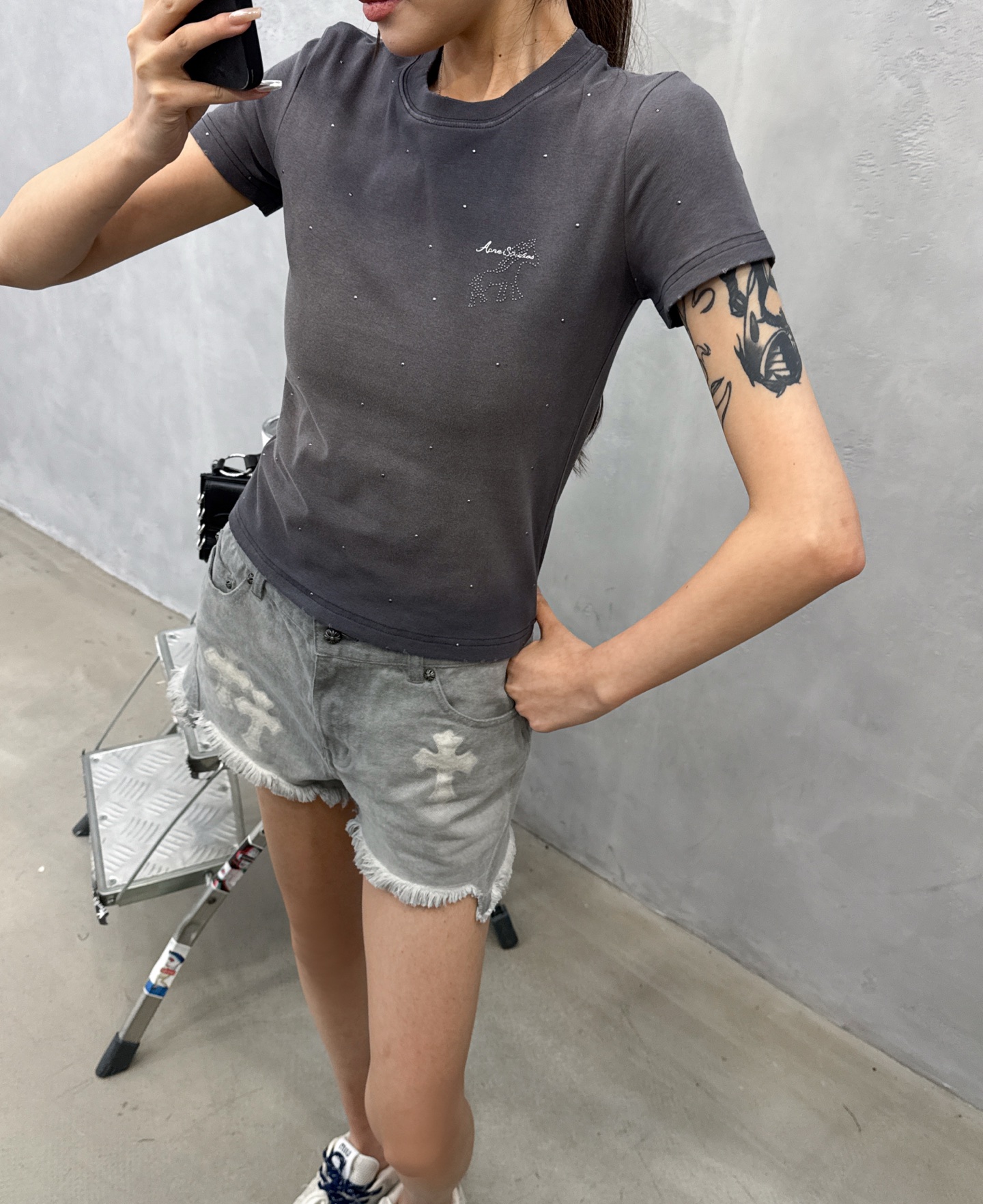 アクネ ストゥディオズ ラインストーン ウォッシュド Tシャツ 画像 8