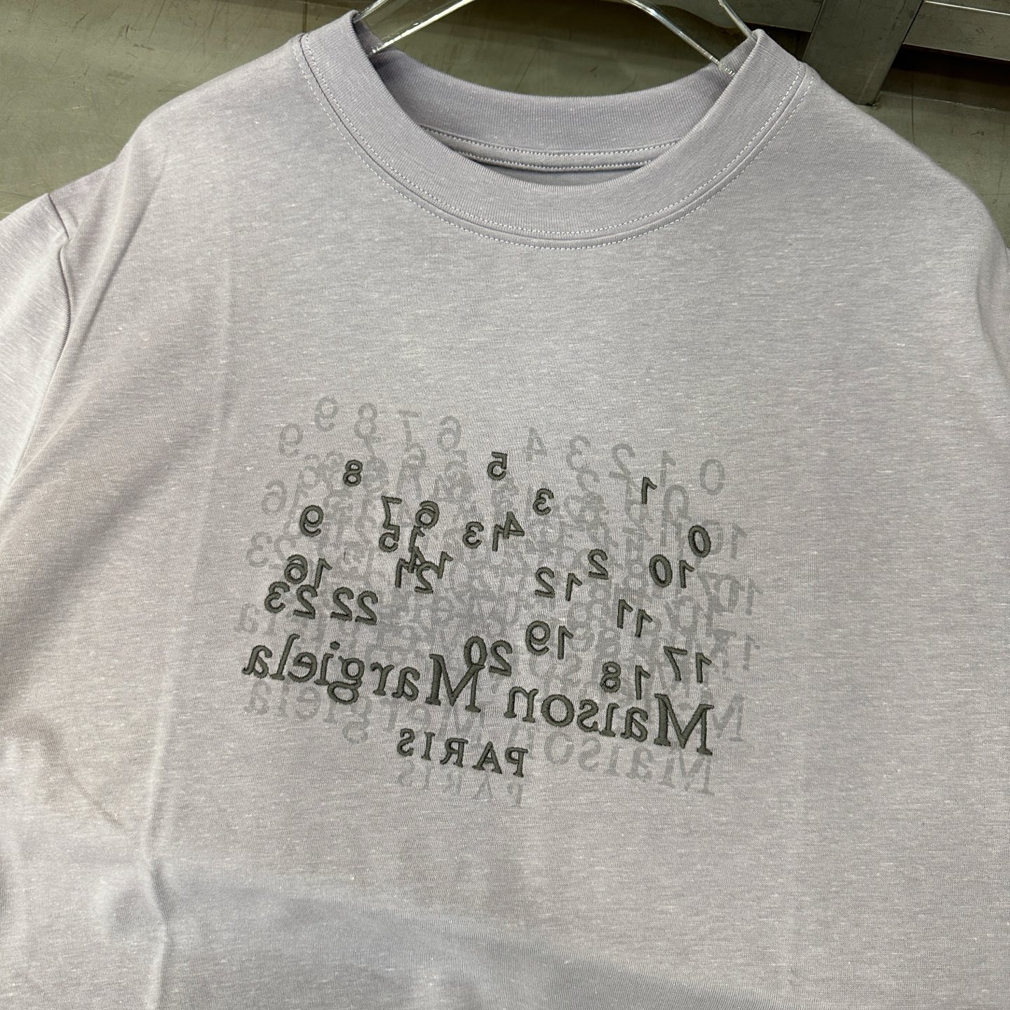 エムエム6 メゾン マルジェラ ロゴ刺繍Tシャツ 画像 6