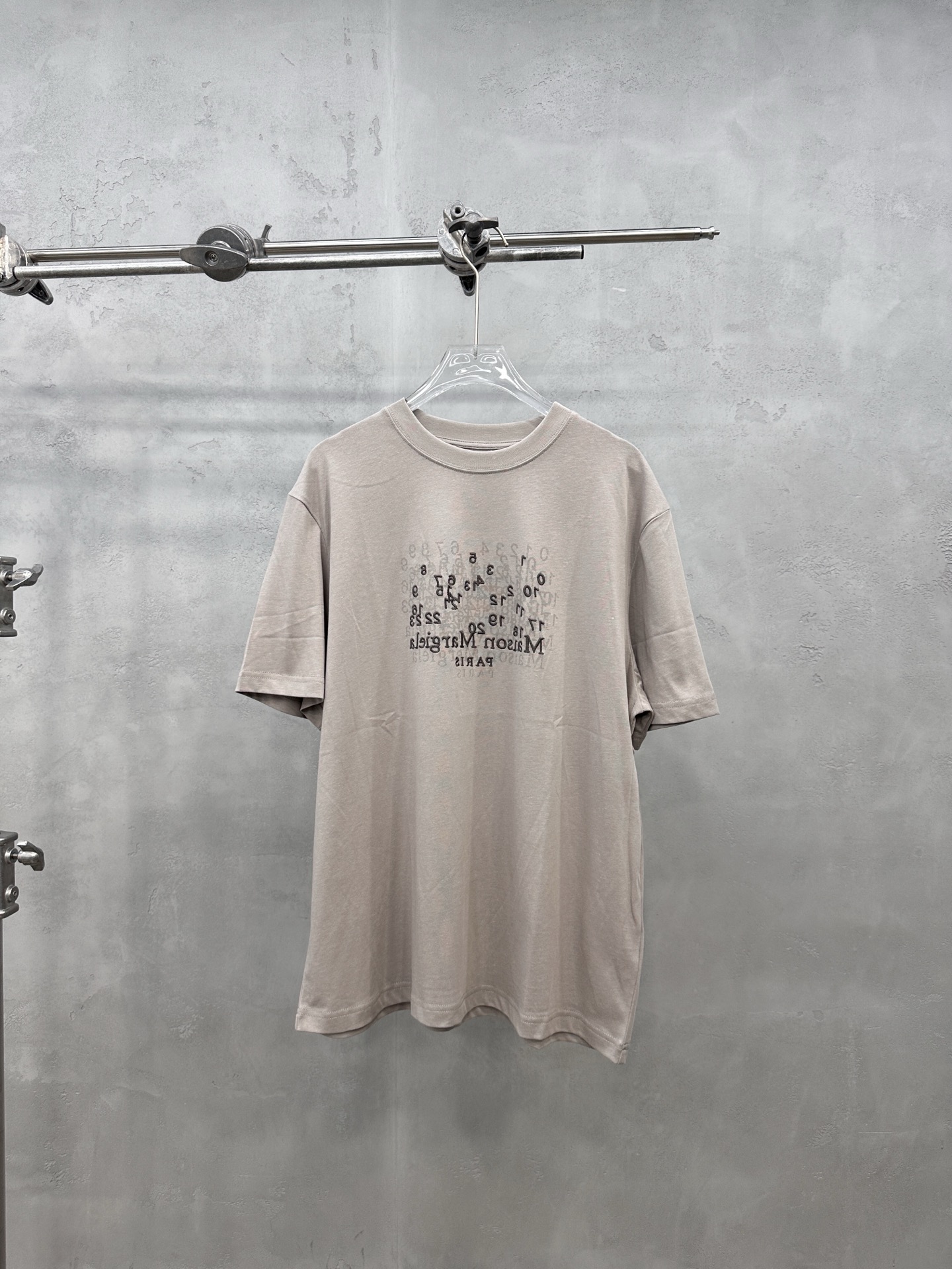 エムエム6 メゾン マルジェラ ロゴプリント刺繍 Tシャツ 詳細画像 1