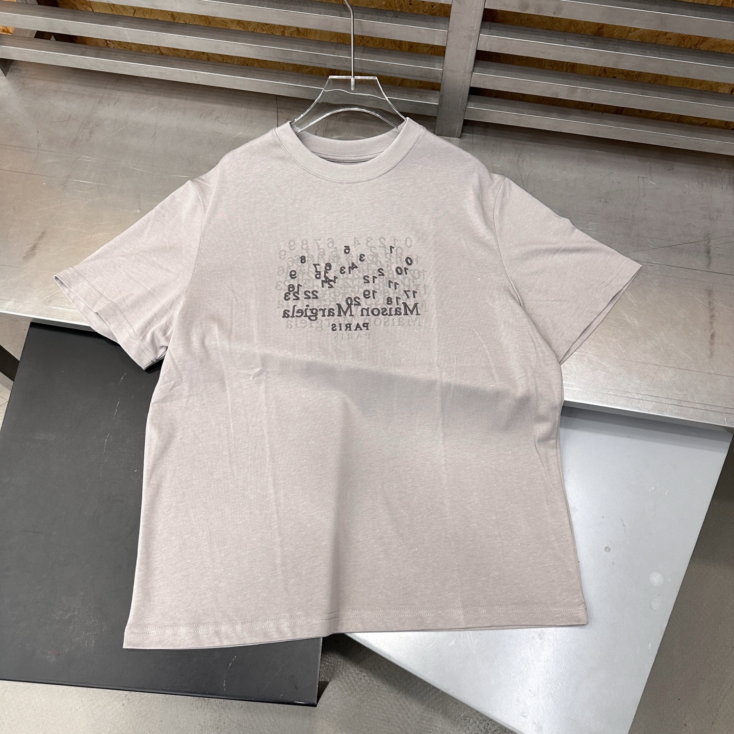 エムエム6 メゾン マルジェラ ロゴプリント刺繍 Tシャツ 画像 4