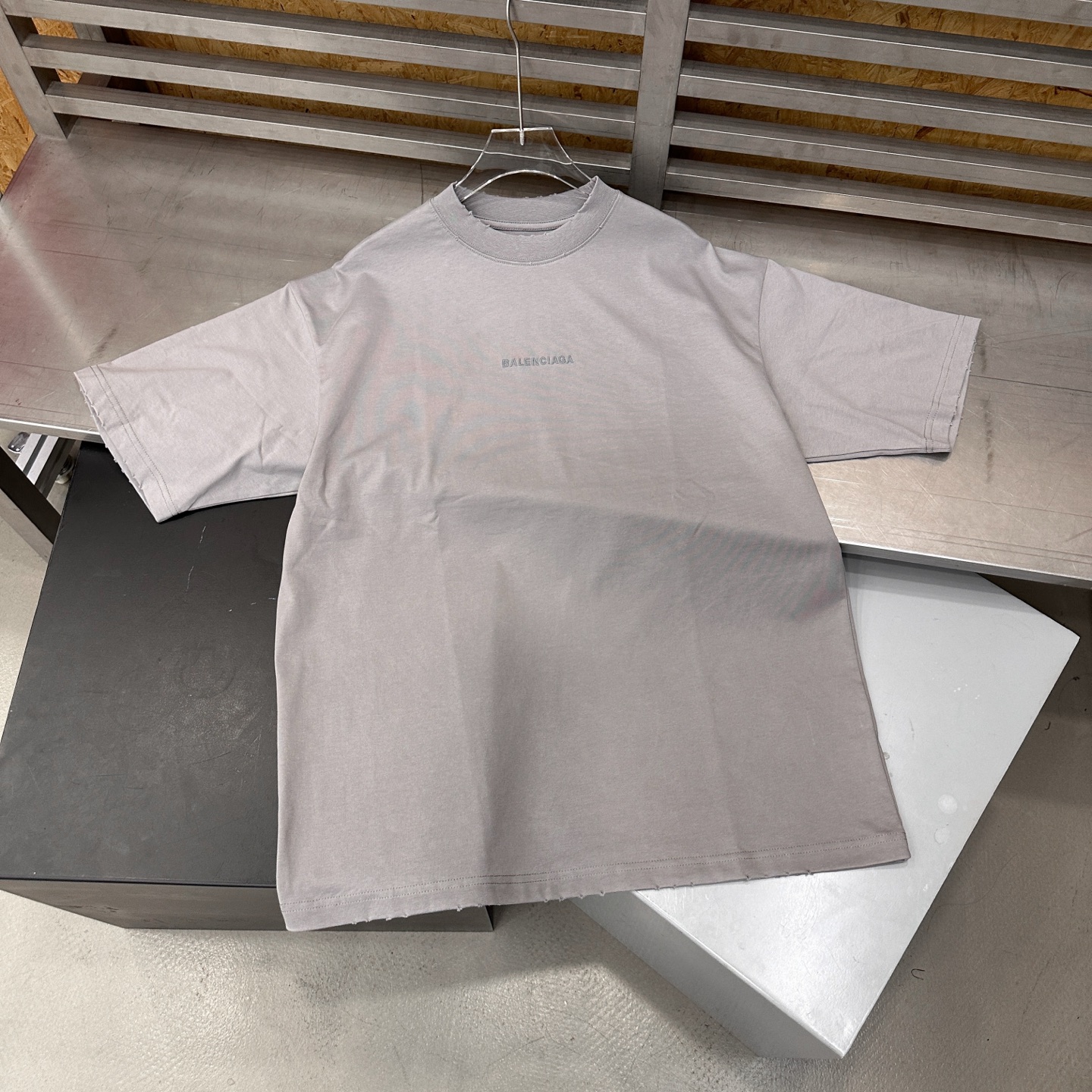 バレンシアガ ウォッシュド ロゴ Tシャツ 画像 4
