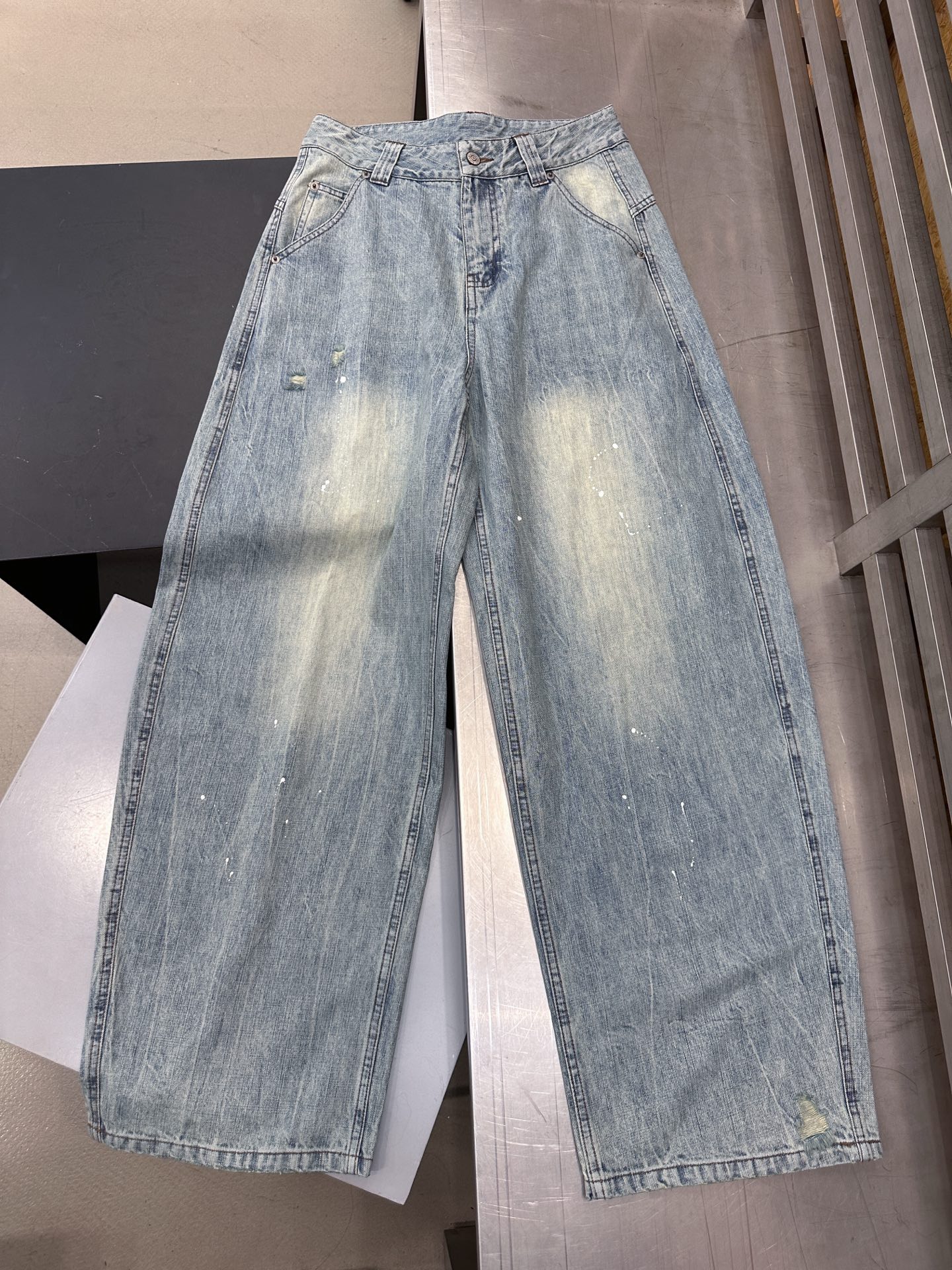 アクネ ストゥディオズ ウォッシュ加工 ワイドデニムパンツ 画像 4