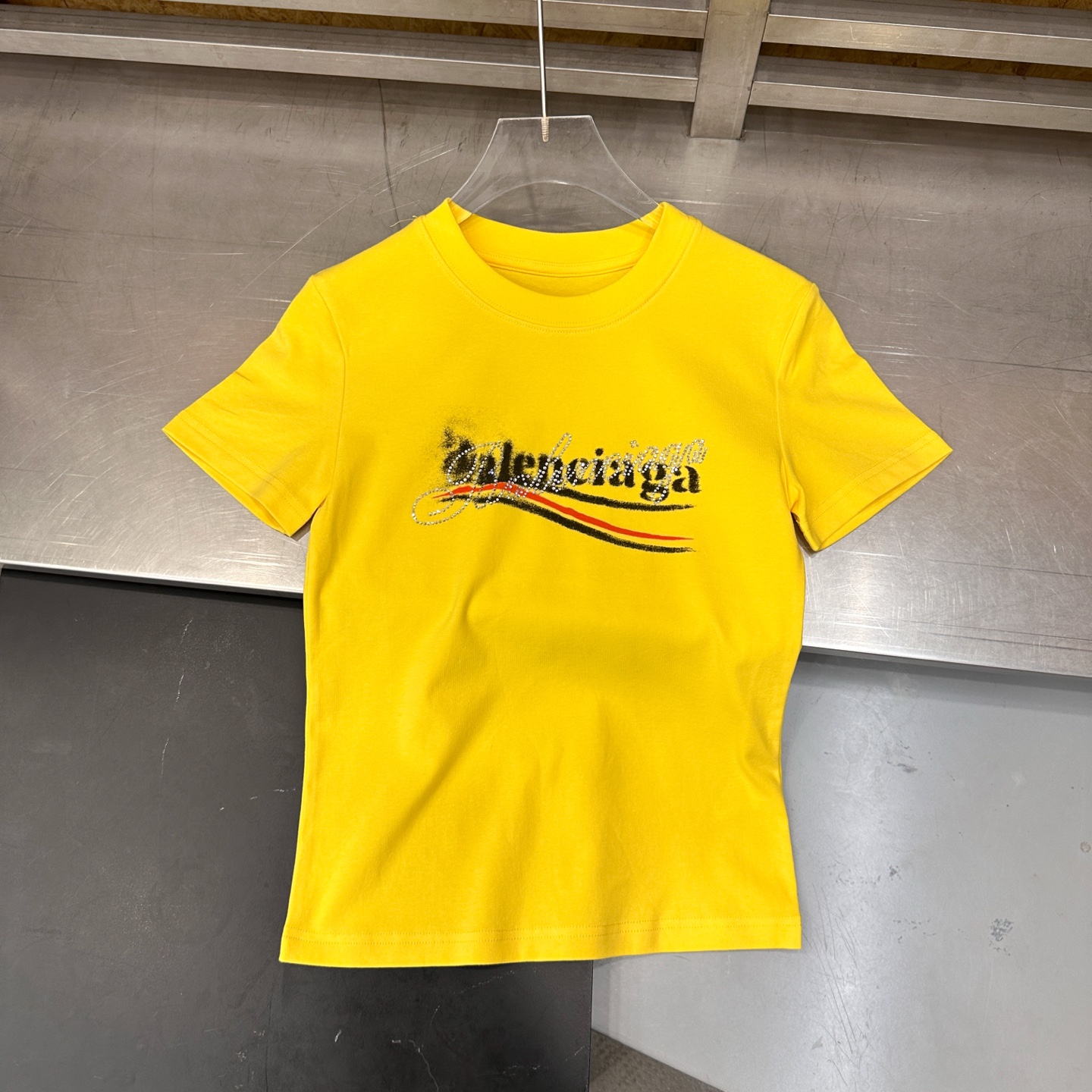 バレンシアガ ラインストーン ロゴ Tシャツ 画像 4