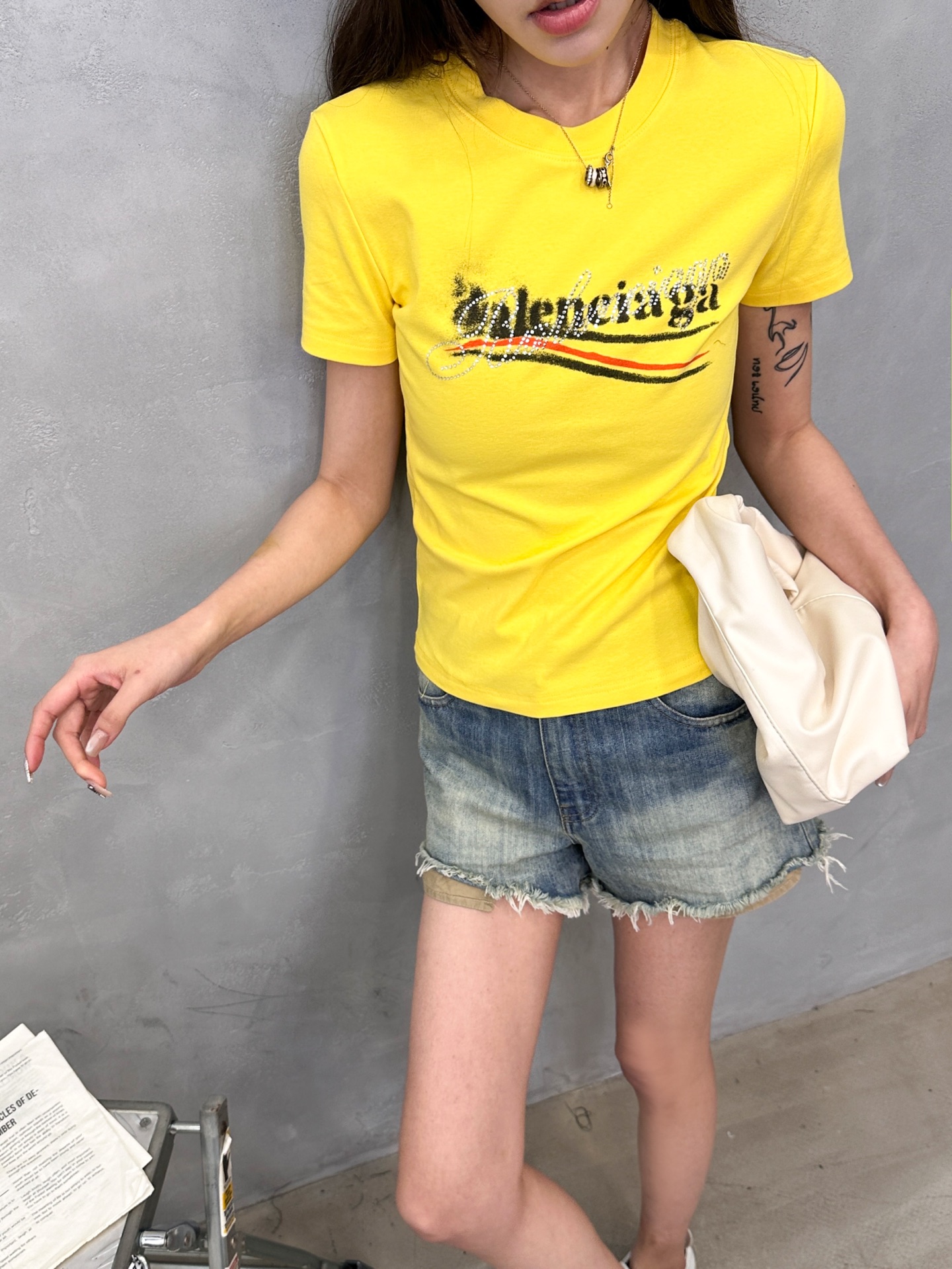 バレンシアガ ラインストーン ロゴ Tシャツ 画像 9