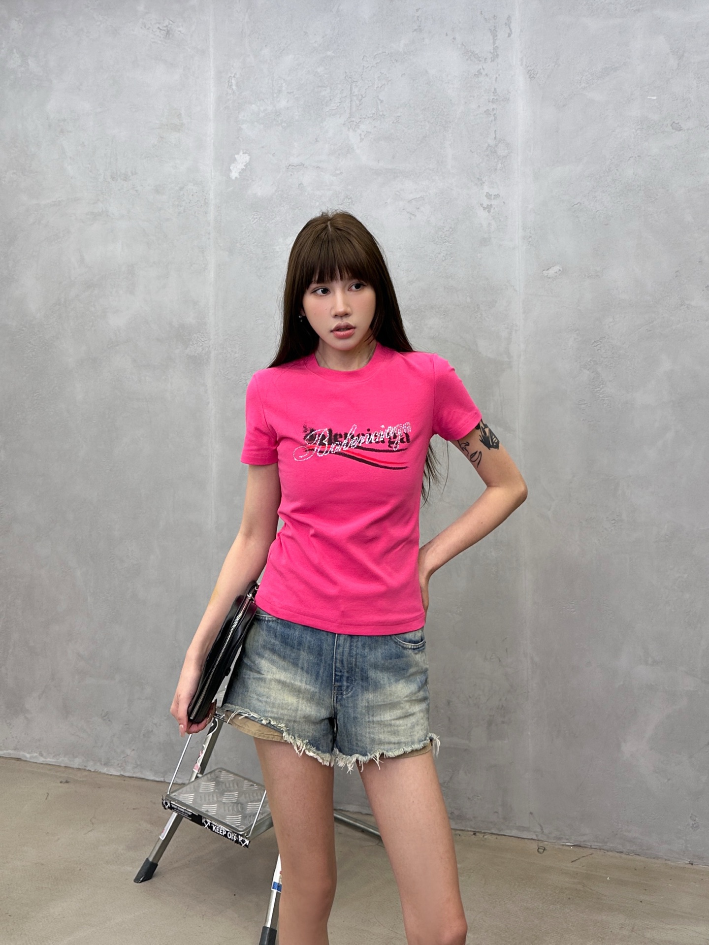 バレンシアガ ラインストーン グラフィック ウォッシュド Tシャツ 画像 8