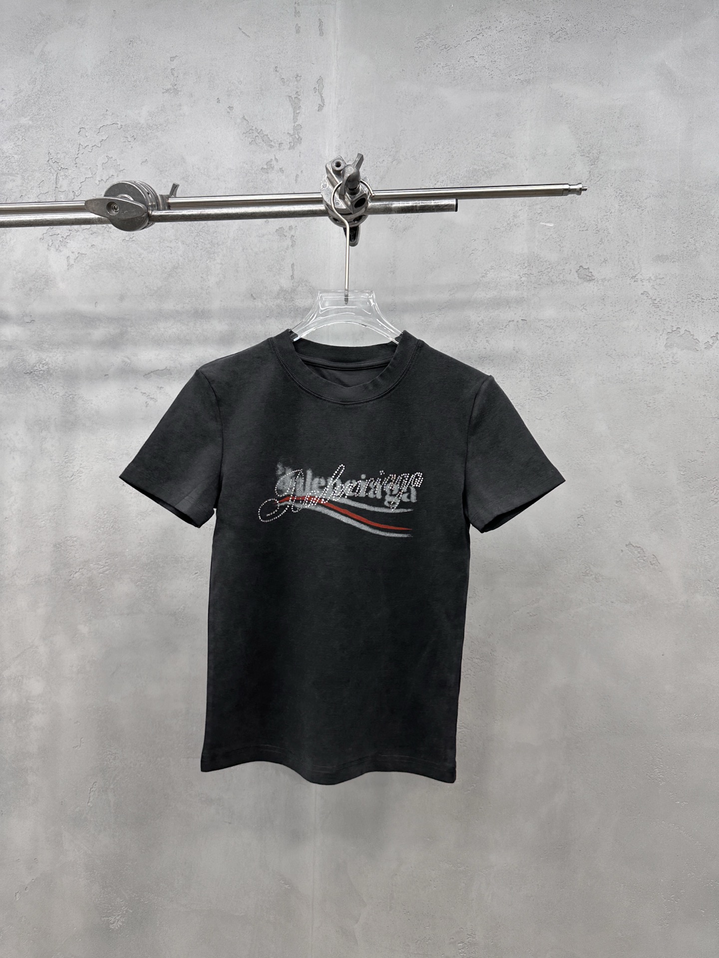 バレンシアガ ラインストーンロゴ ウォッシュ加工Tシャツ 詳細画像 1