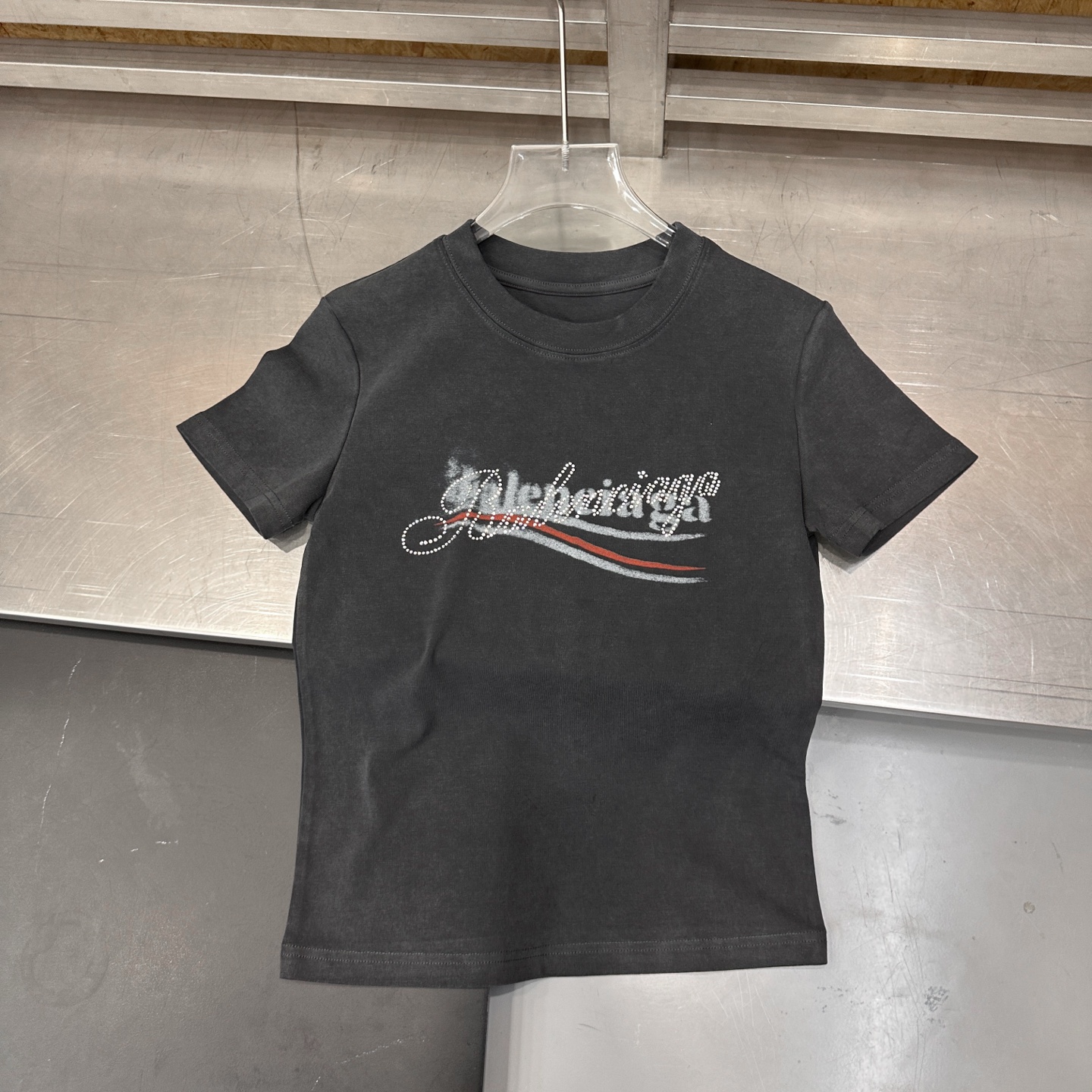 バレンシアガ ラインストーンロゴ ウォッシュ加工Tシャツ 詳細画像 3