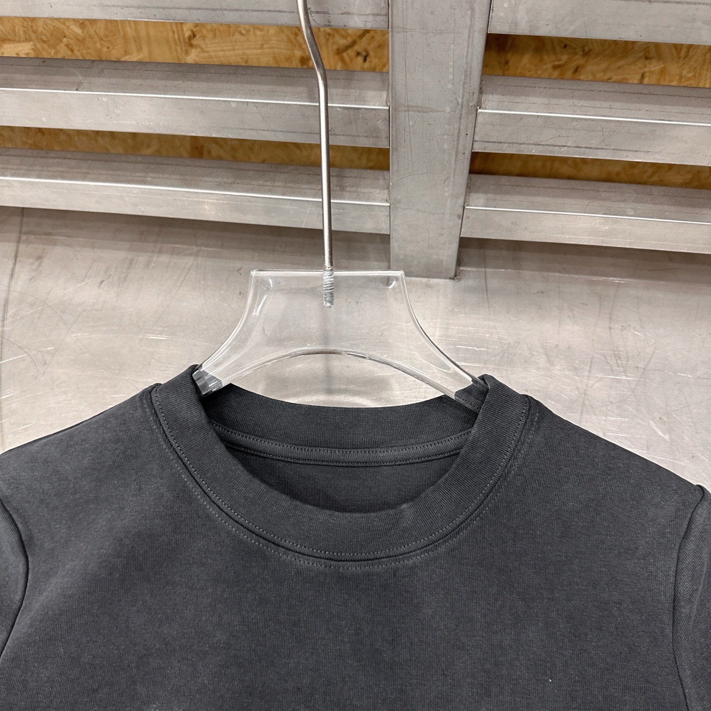 バレンシアガ ラインストーンロゴ ウォッシュ加工Tシャツ 画像 4