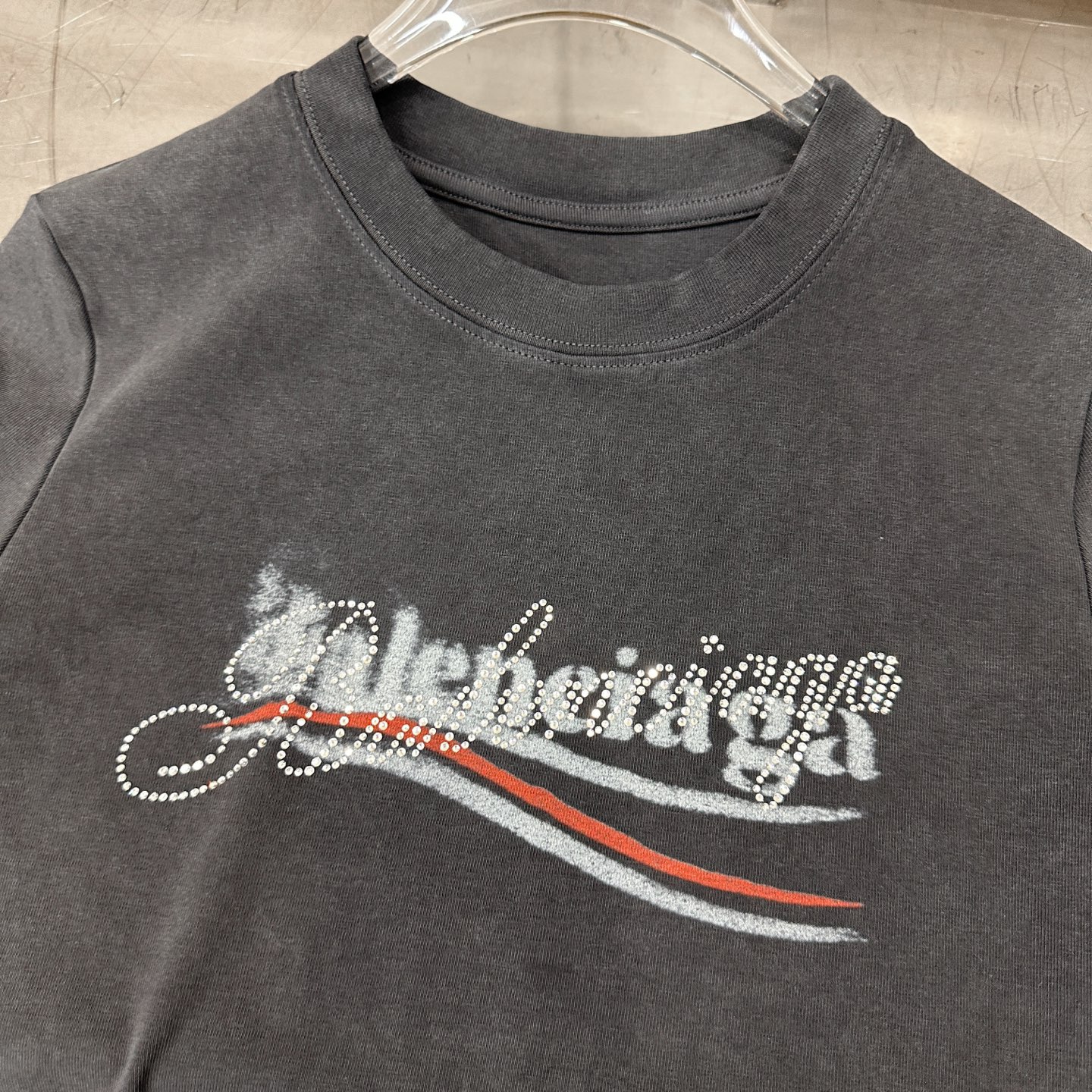 バレンシアガ ラインストーンロゴ ウォッシュ加工Tシャツ 画像 5