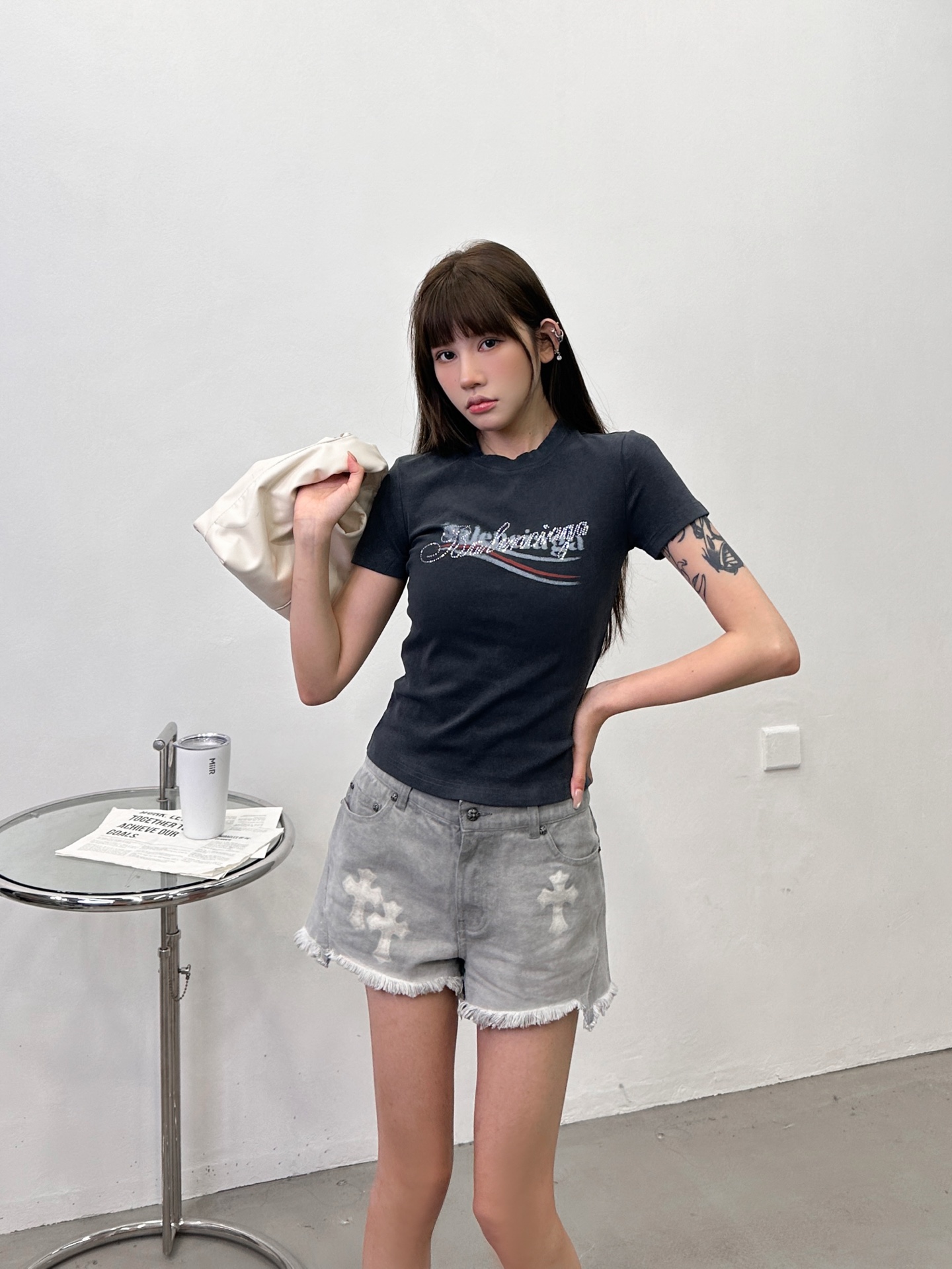 バレンシアガ ラインストーンロゴ ウォッシュ加工Tシャツ 画像 7