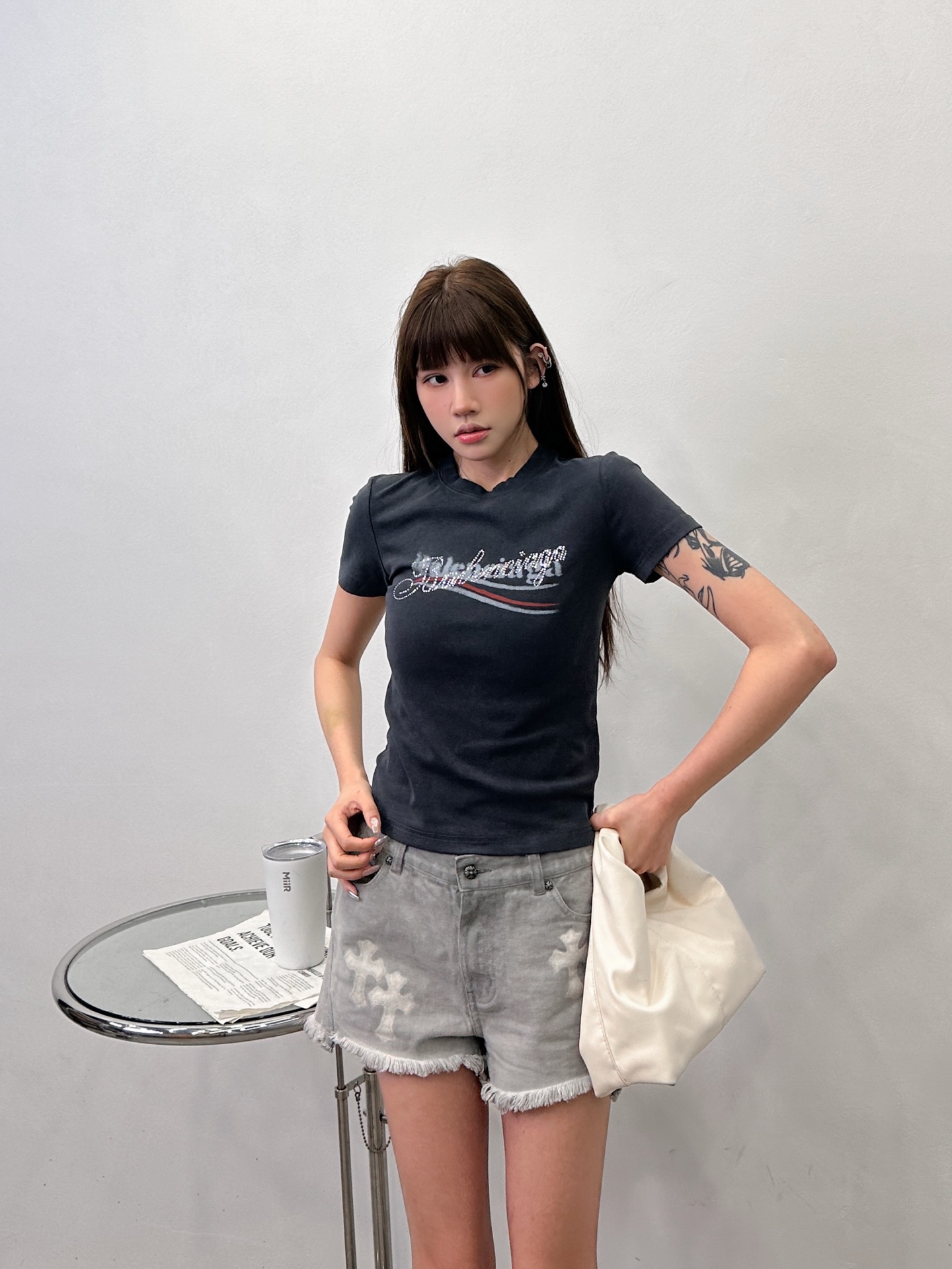 バレンシアガ ラインストーンロゴ ウォッシュ加工Tシャツ 画像 8