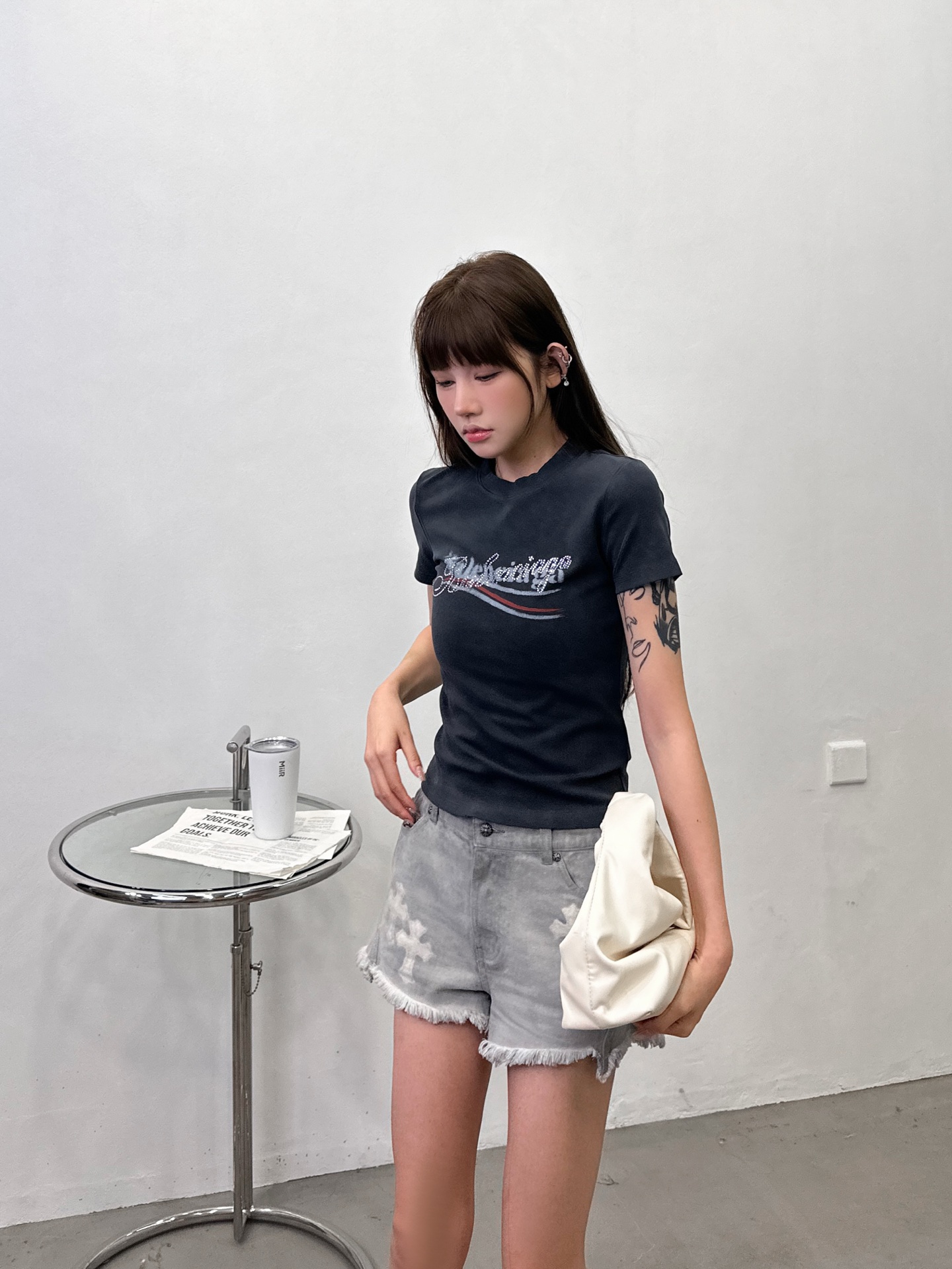 バレンシアガ ラインストーンロゴ ウォッシュ加工Tシャツ 画像 9