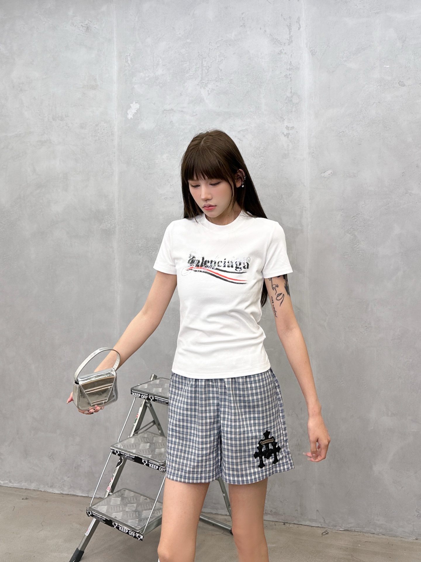 バレンシアガ ラインストーン ロゴ Tシャツ 画像 8
