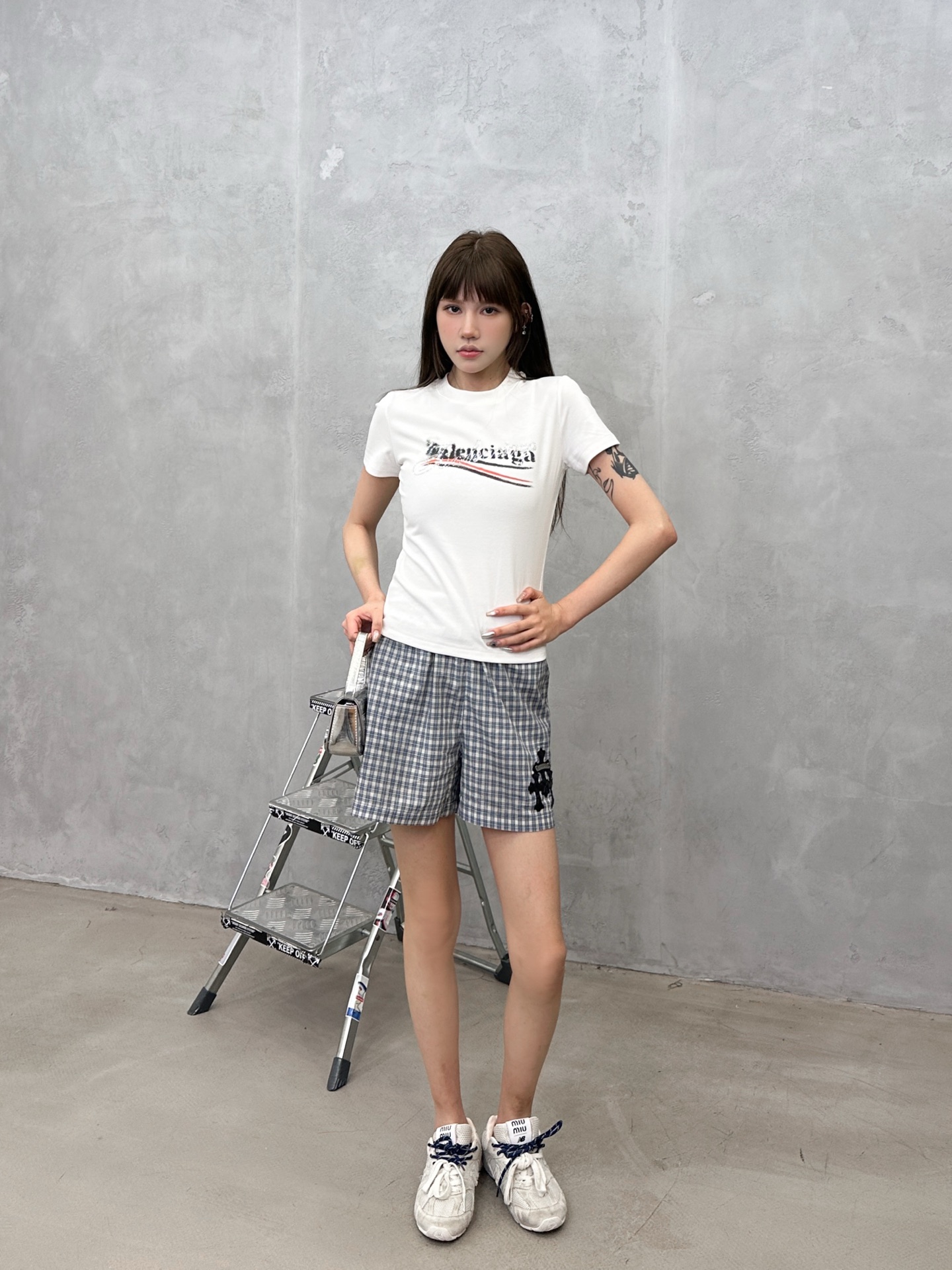 バレンシアガ ラインストーン ロゴ Tシャツ 画像 9