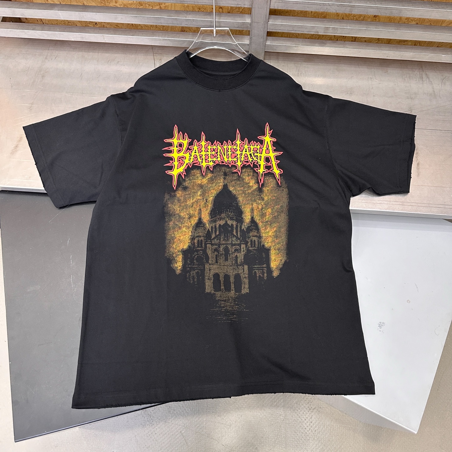 バレンシアガ ダメージロゴ ウォッシュ加工Tシャツ 画像 5