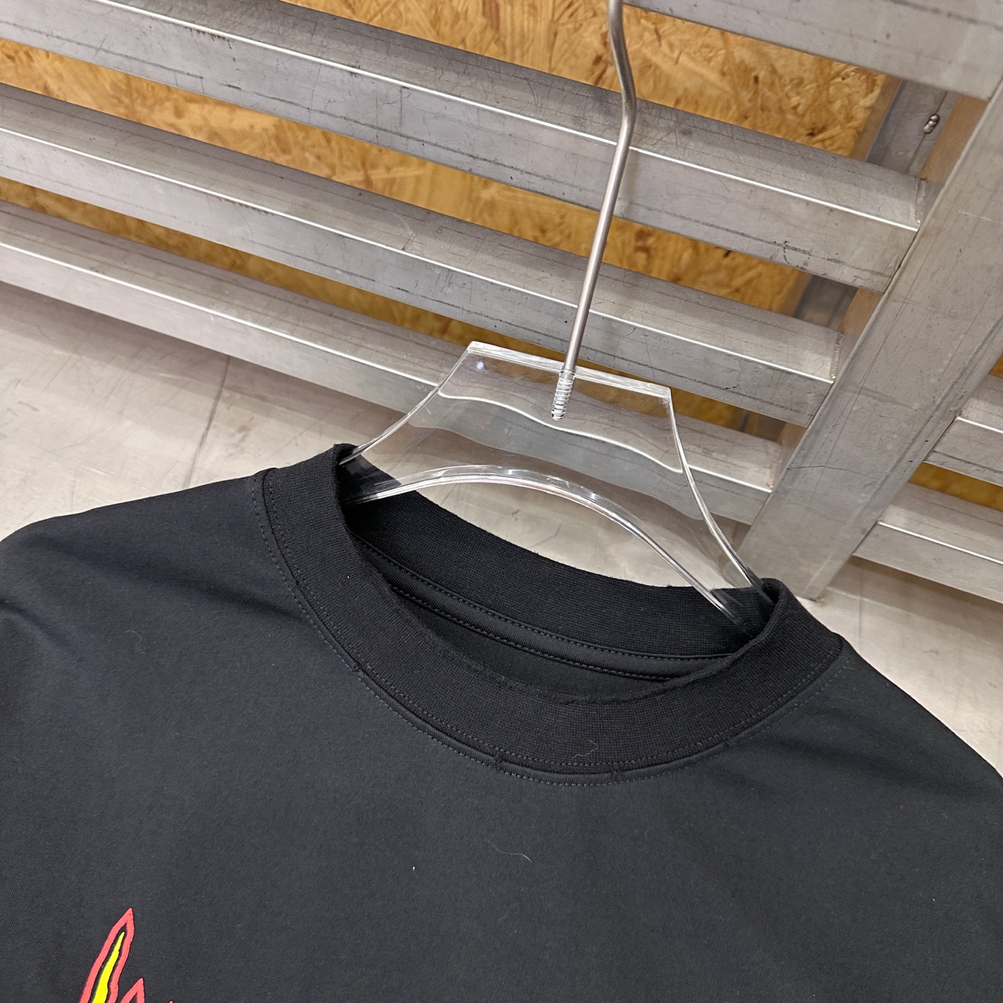 バレンシアガ ダメージロゴ ウォッシュ加工Tシャツ 画像 6