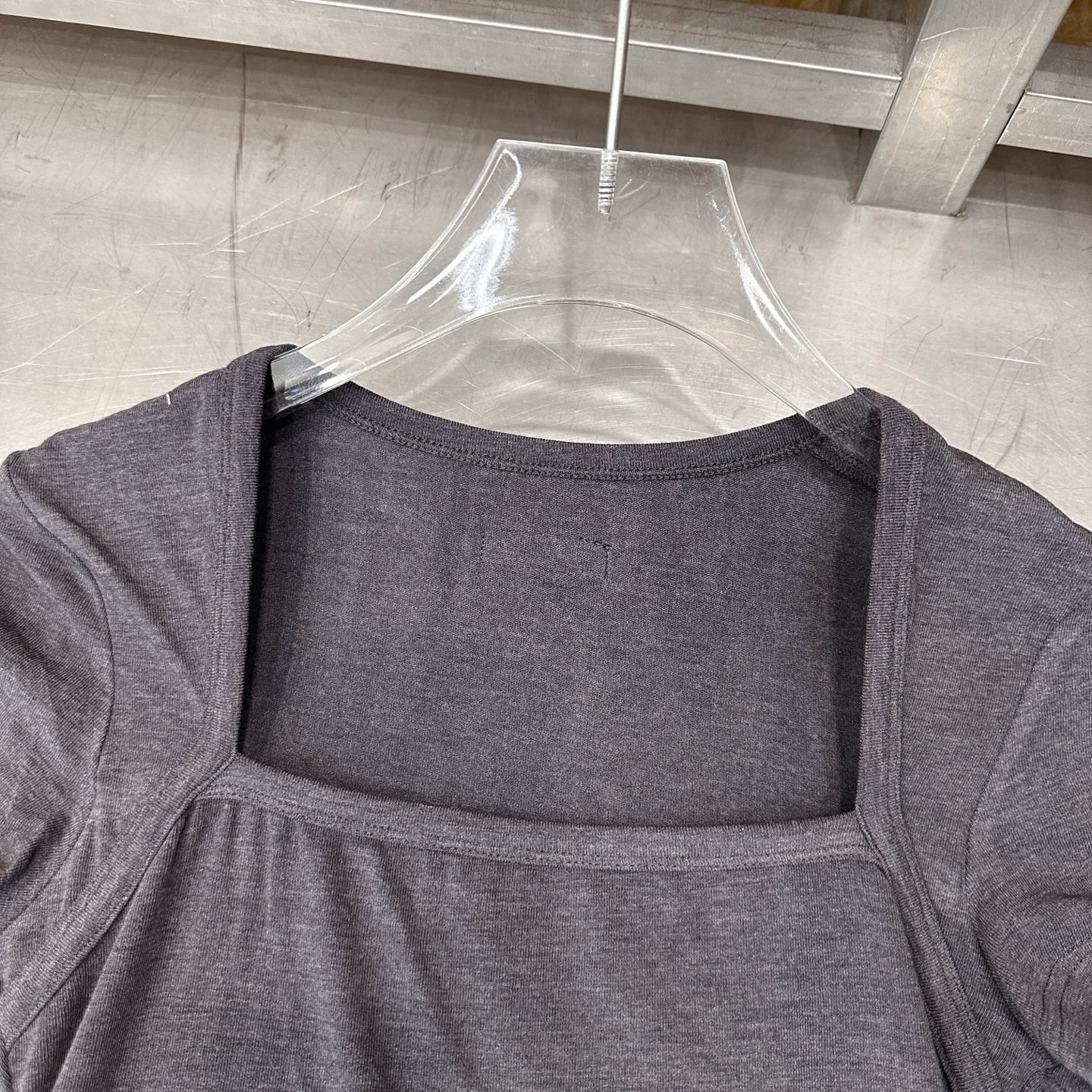 ミュウミュウ ロゴ刺繍 フィットTシャツ 画像 5