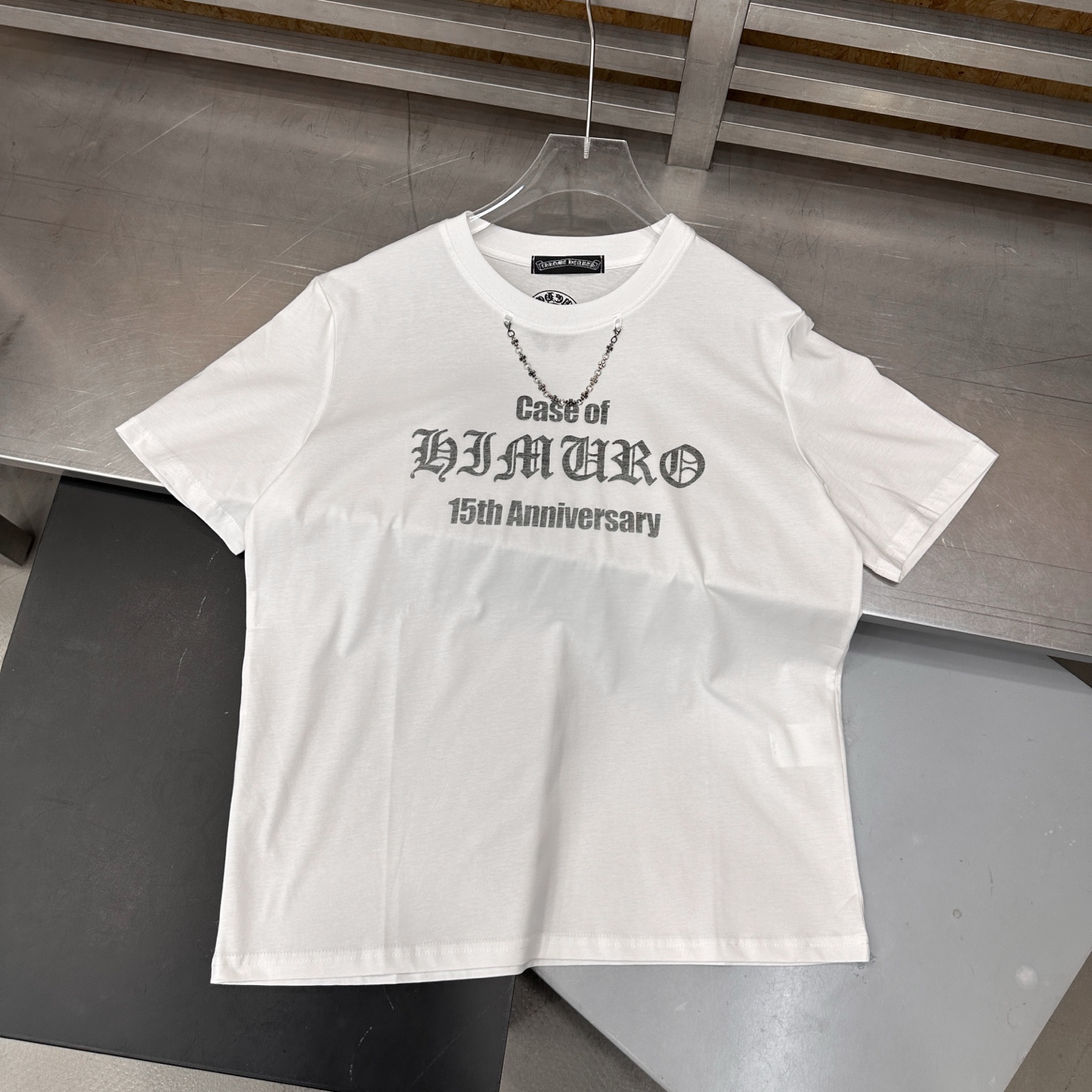 クロムハーツ ネックレスディテール ウォッシュド グラフィック Tシャツ 画像 4