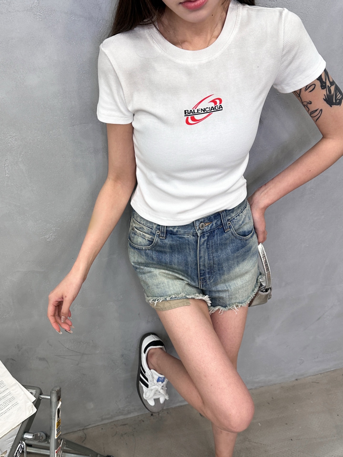 バレンシアガ スモールグラフィックロゴTシャツ 画像 9