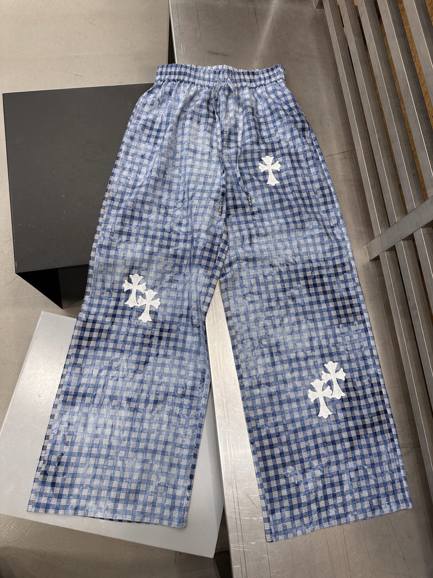 クロムハーツ クロスパッチ チェック ワイドパンツ 画像 4