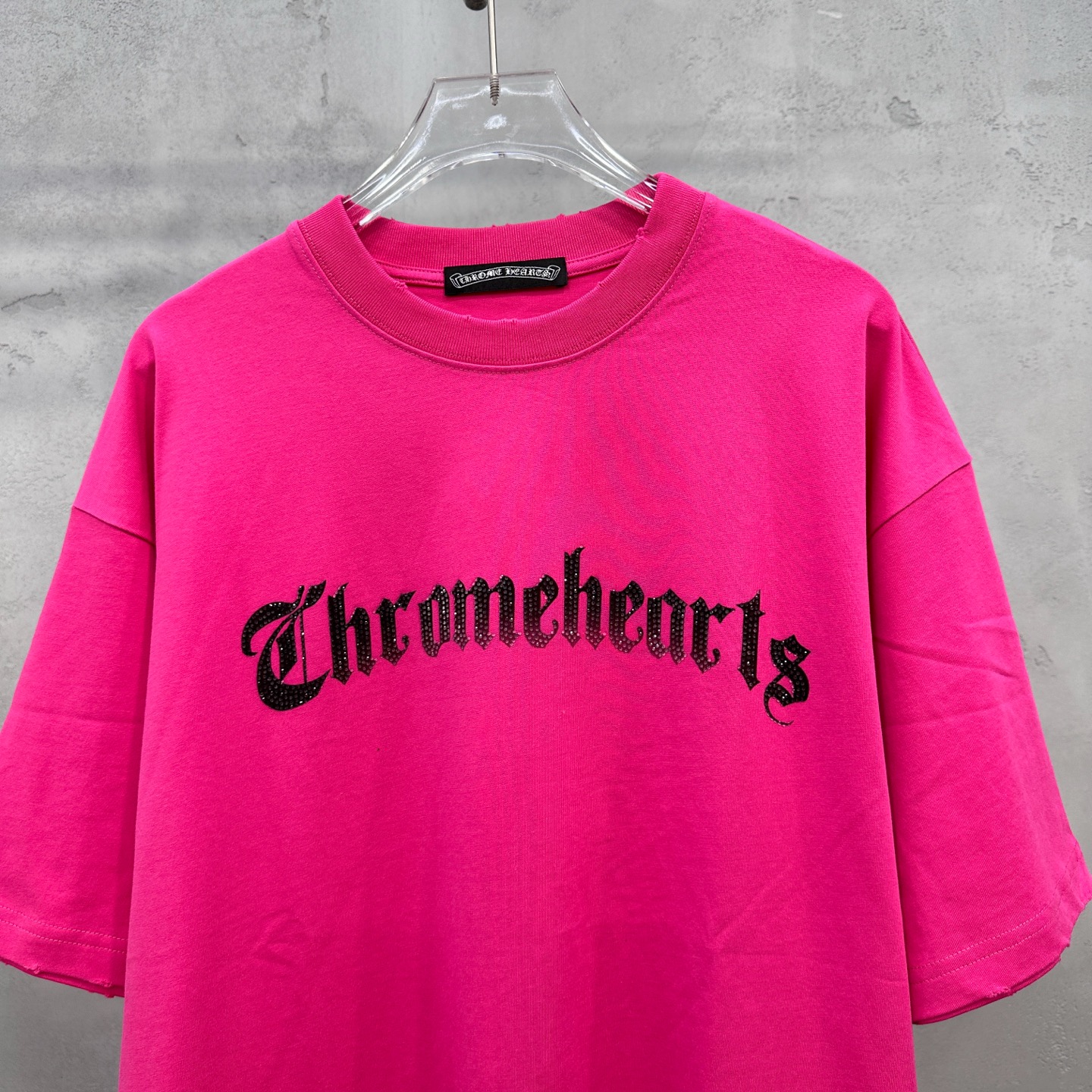 クロムハーツ ラインストーンロゴ ピンクウォッシュTシャツ 詳細画像 2