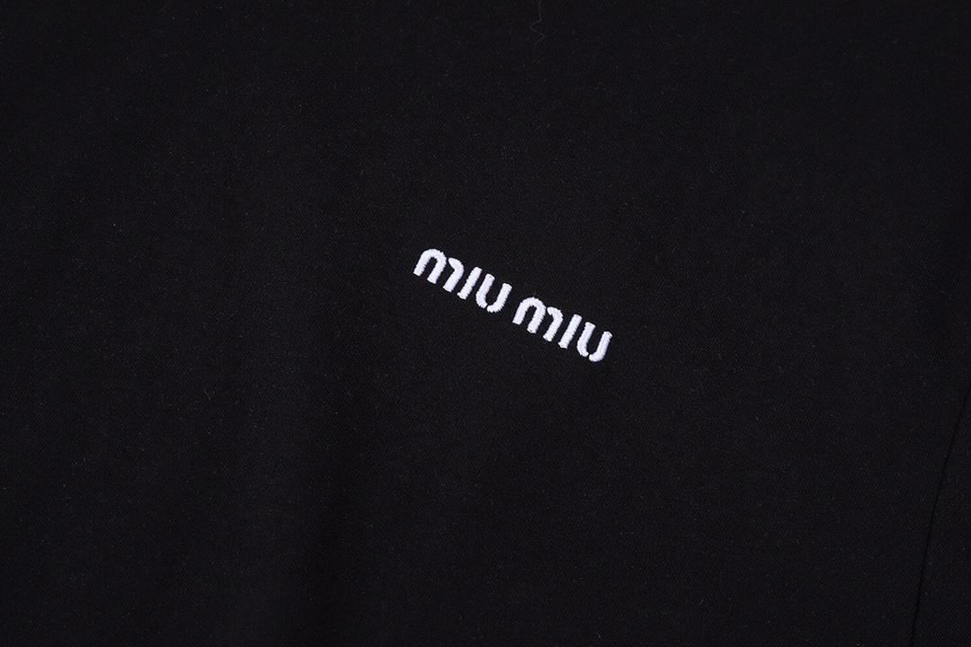 ミュウミュウ ベーシックロゴ刺繍Tシャツ ブラック 画像 5