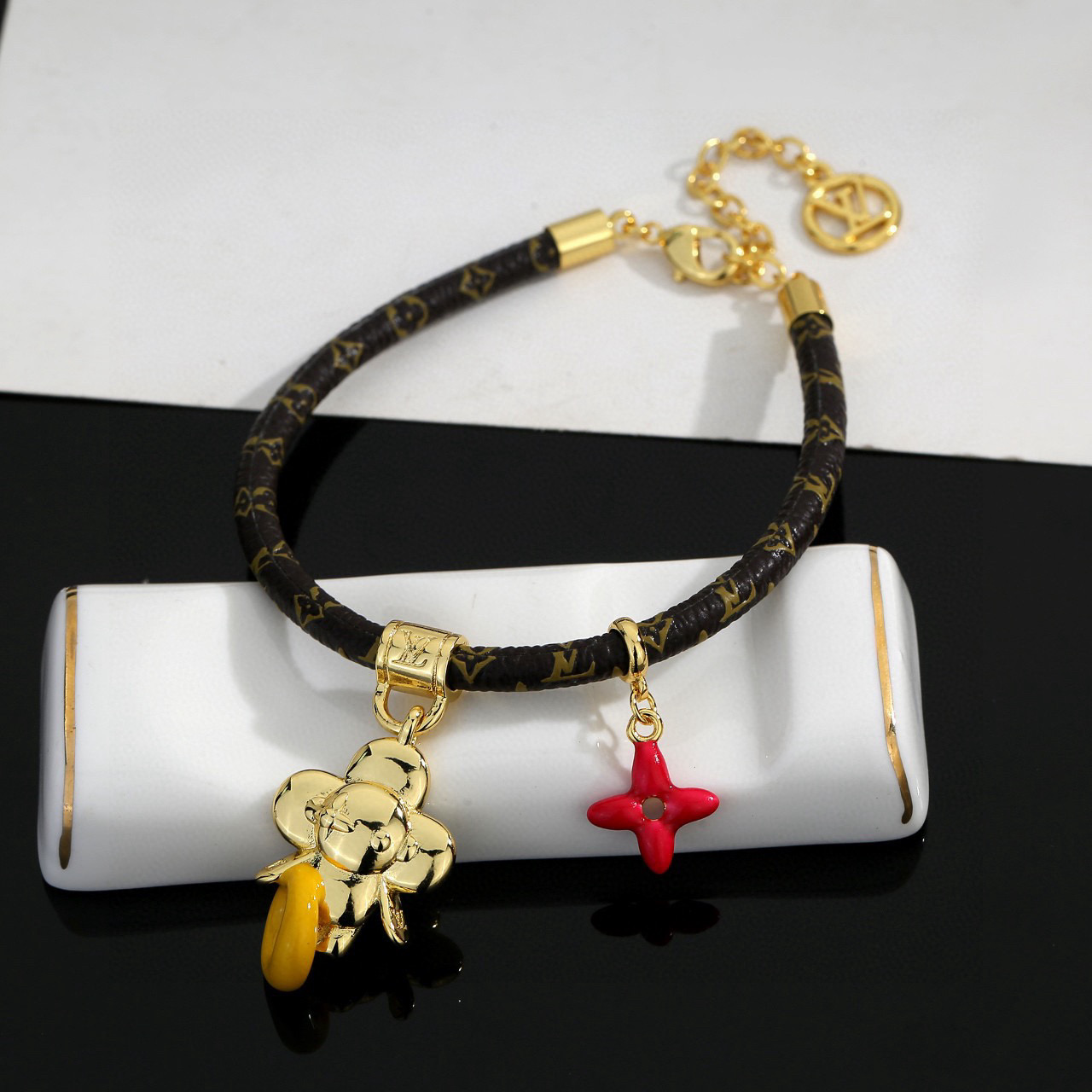 ルイヴィトン LV Circle リバーシブル ブレスレット ロゴレター レザー ゴールド モノグラムチャーム 画像 5