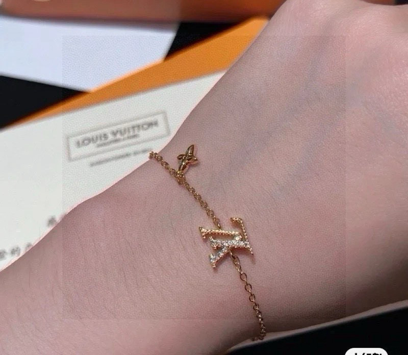ルイヴィトン ロゴレター スター チェーン ブレスレット イニシャルチャーム 詳細画像 3