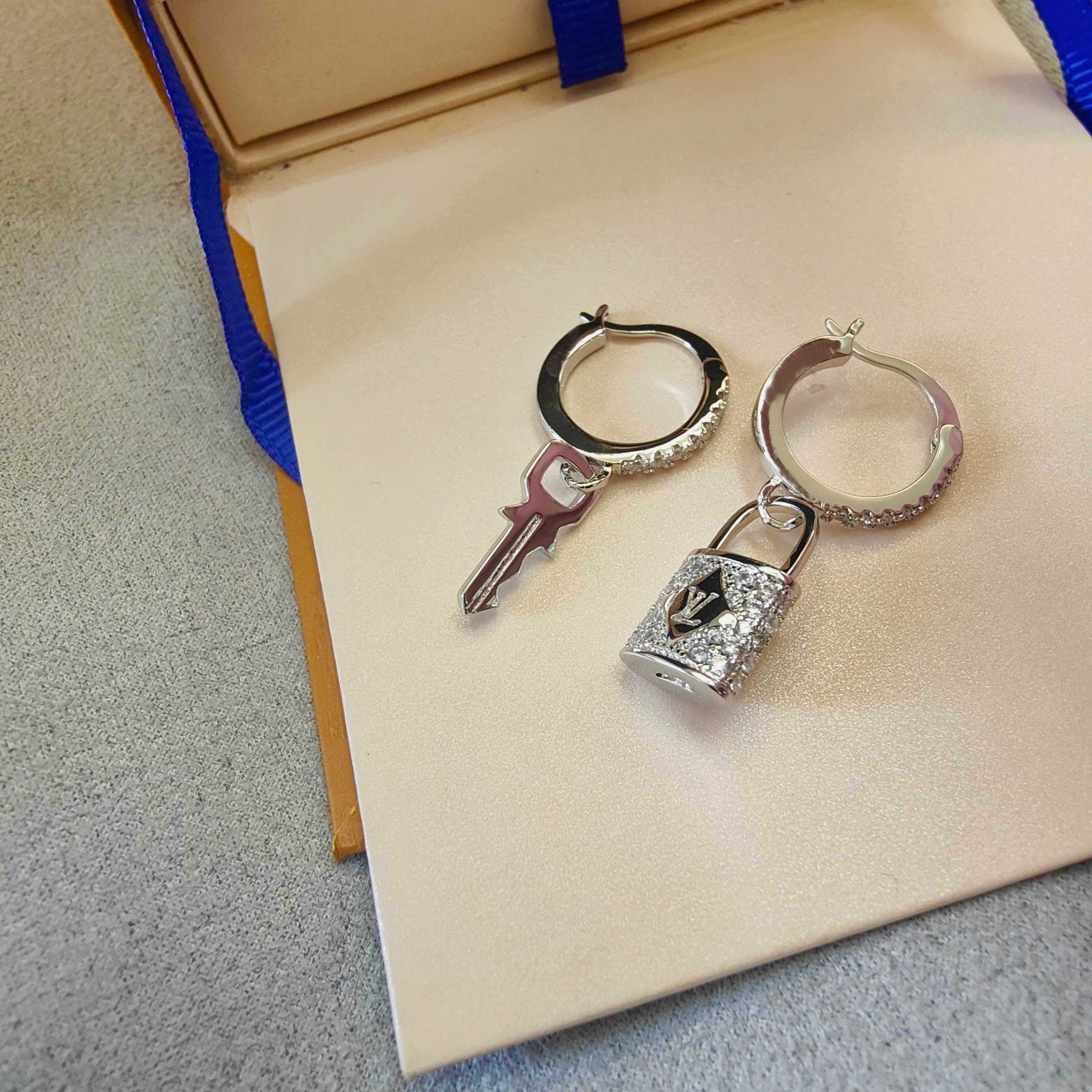 ルイヴィトン ロック キーリング バッグチャーム ゴールド シルバー 画像 5