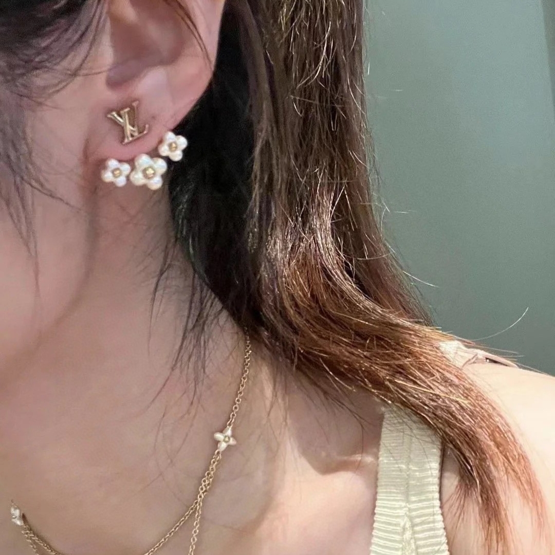 ルイヴィトン パール ロゴレター ピアス ホワイト 詳細画像 2