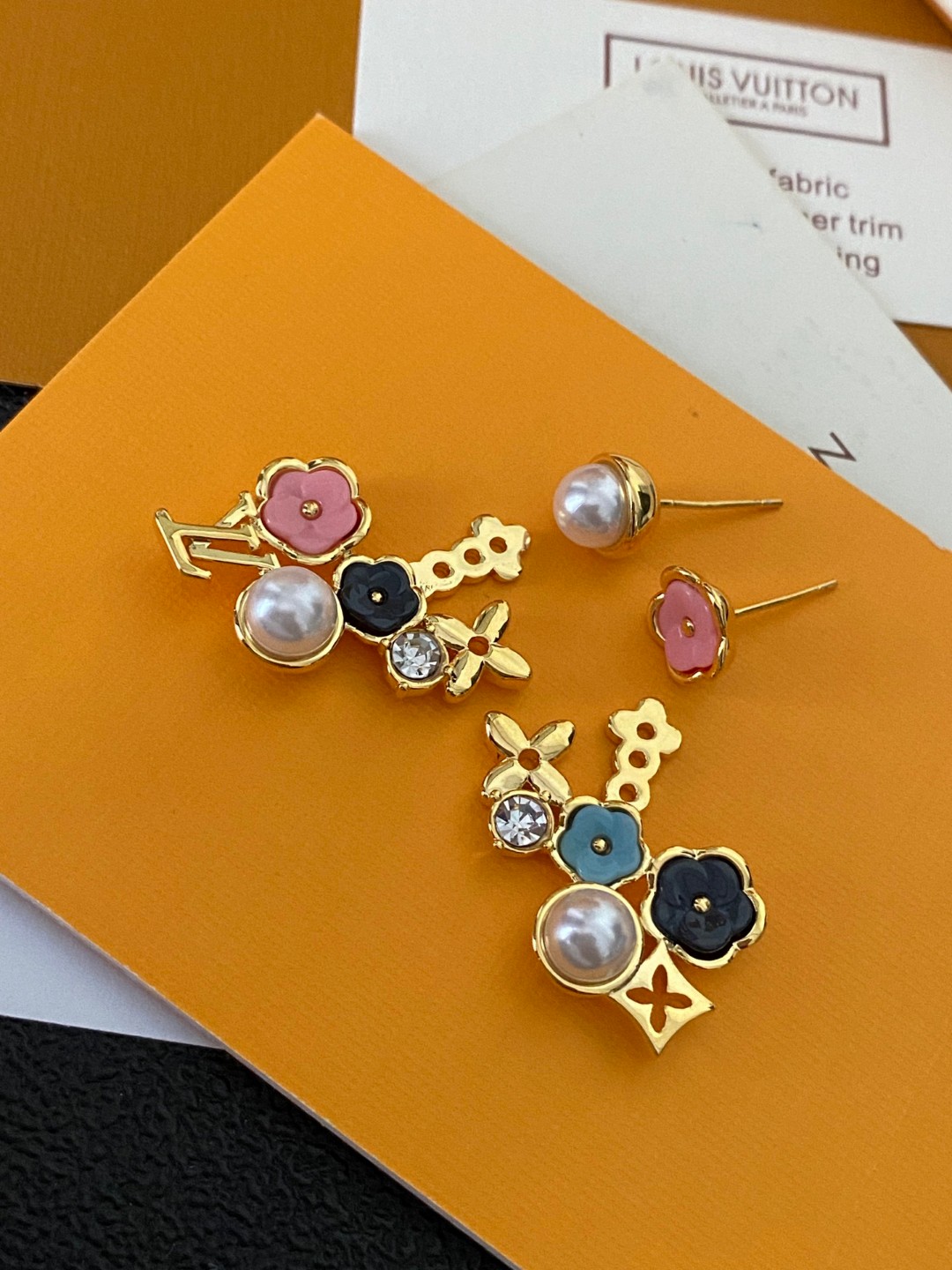 ルイヴィトン パール カラークリスタル ロゴレター ピアス ホワイト 画像 6